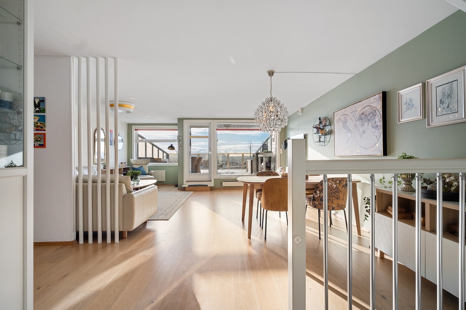 Leiligheten ligger fint til i byggets 4.-5.-6.etasje med inngang fra 4.etasje. Galleribilde