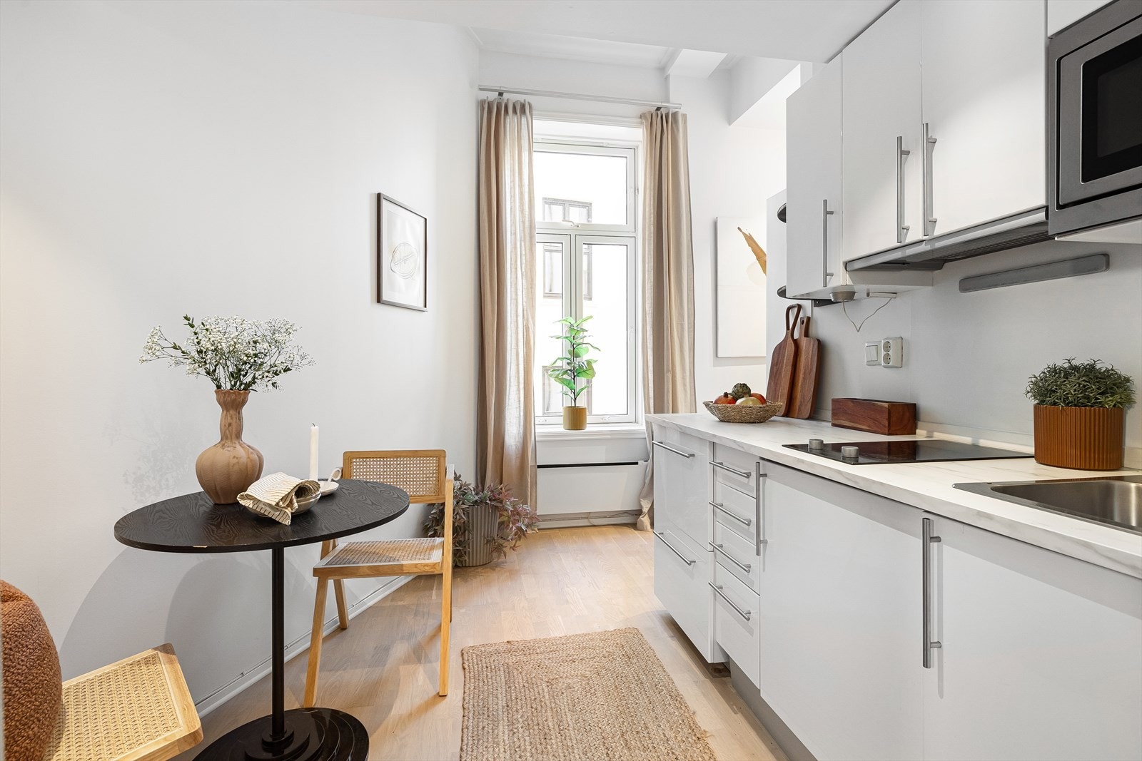 En lys, pen og arealeffektiv leilighet med attraktiv beliggenhet på St. Hanshaugen. Galleribilde