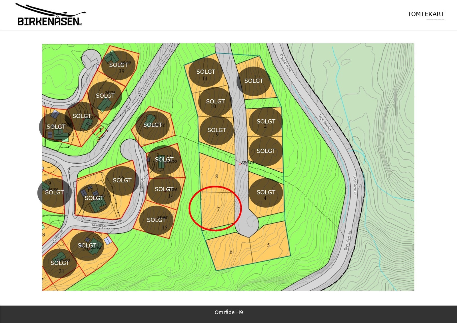 Tomt med storslått utsikt. Grenser til friareal på 2 sider.
Blindvei. Galleribilde