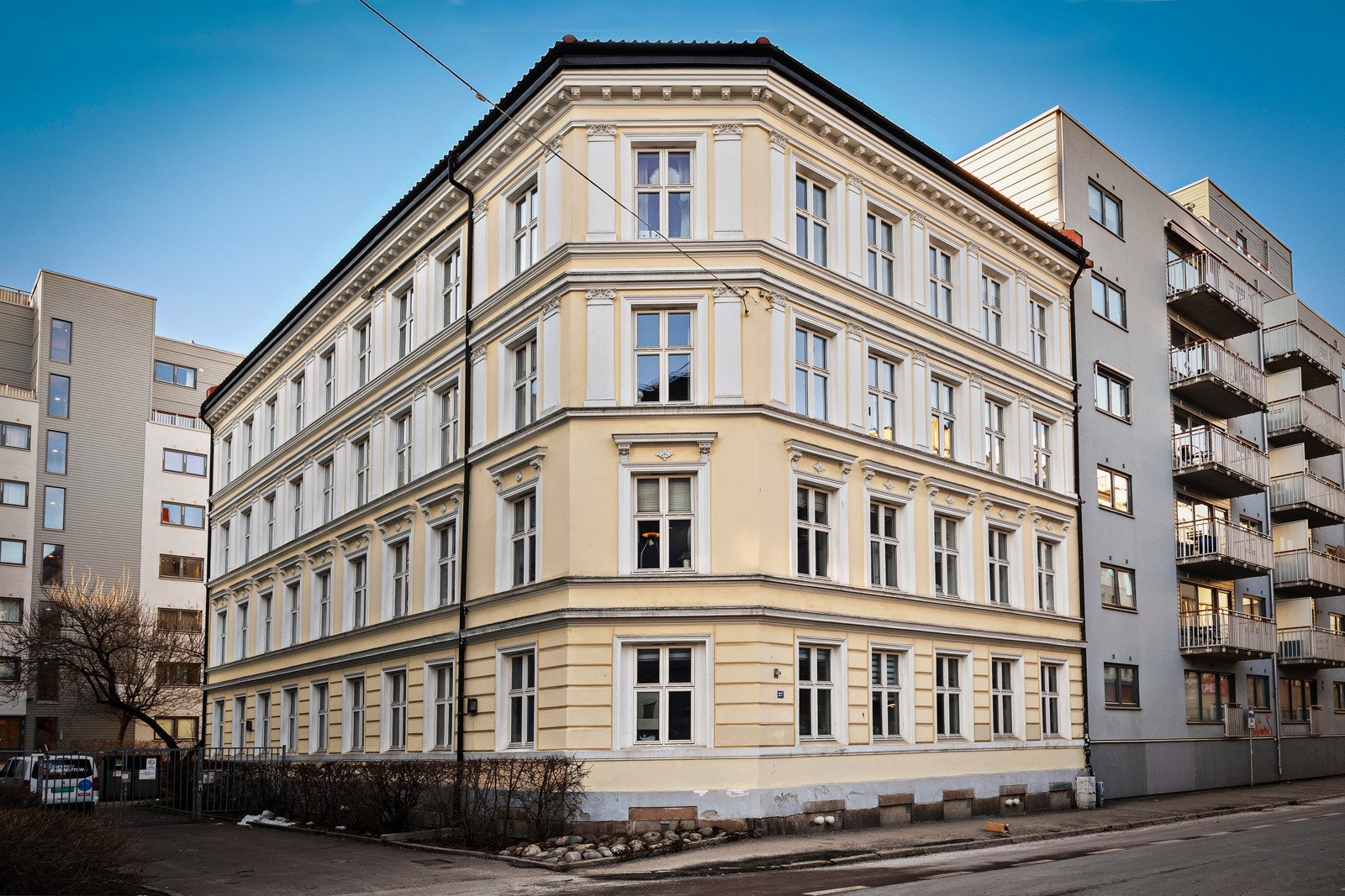 Borettslaget har en ærverdig fasade. Galleribilde