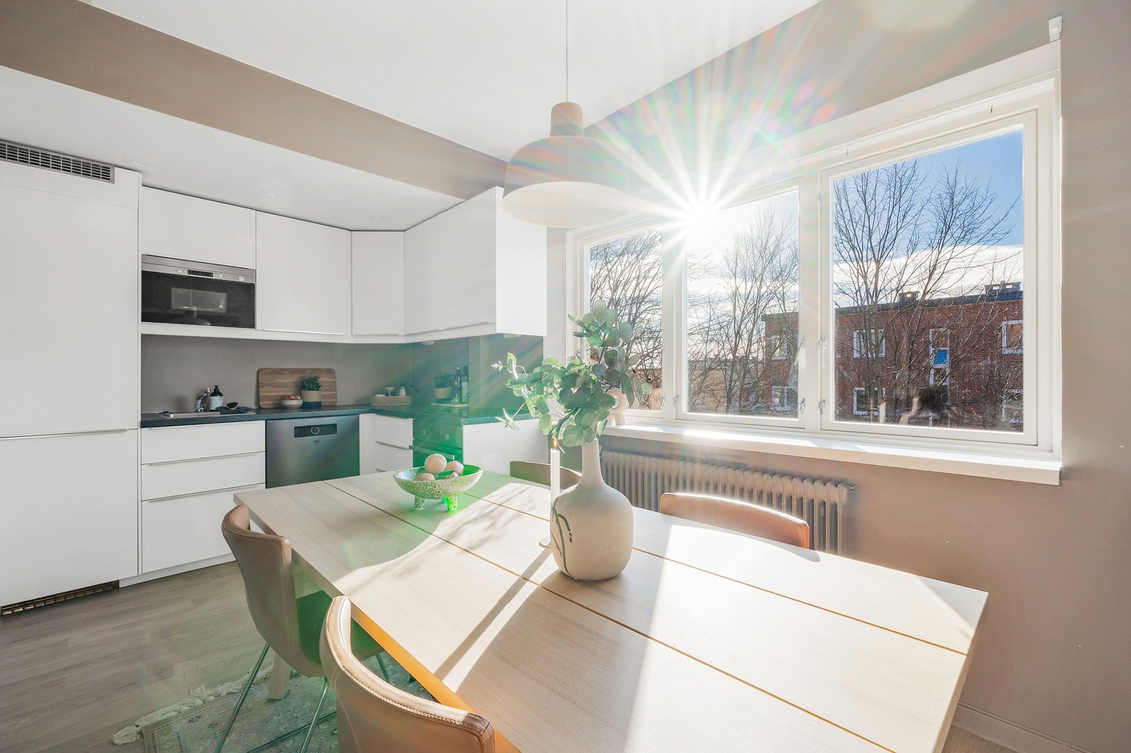 Naturlig plass for spisegruppe ved kjøkken. Galleribilde