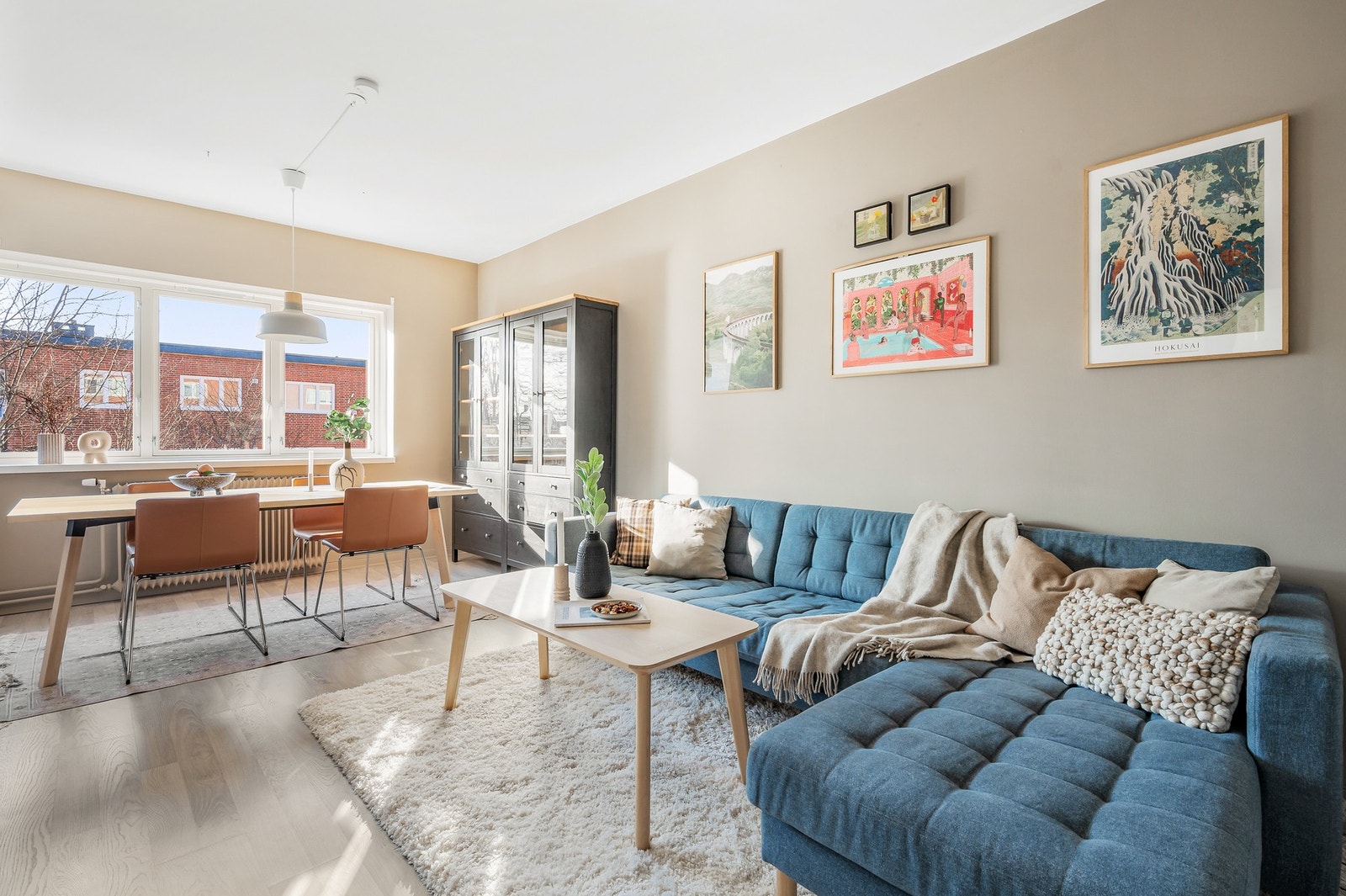 Velkommen til denne lekre og gjennomgående 3-roms leiligheten i Knut Alvssons vei 43! Galleribilde