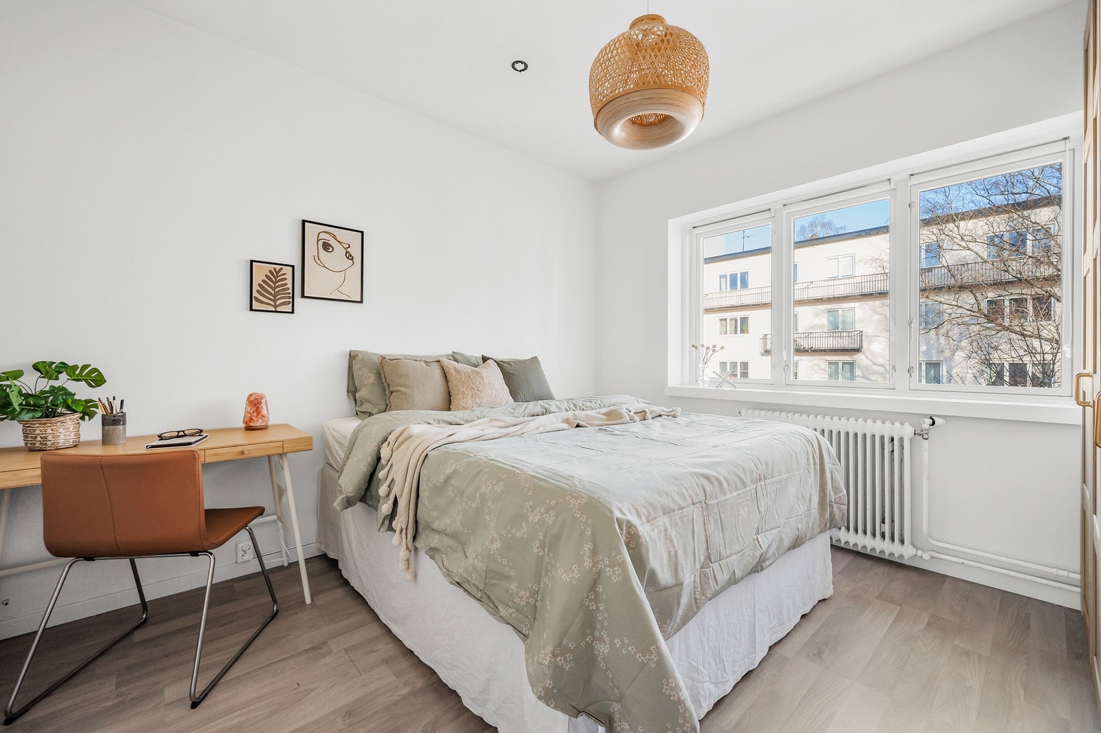 Hovedsoverom av god størrelse med plass til dobbeltseng og garderobeskap. Galleribilde