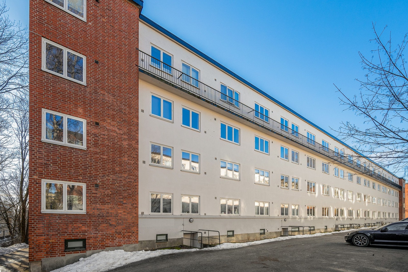 Sameiet har 35 parkeringsplasser til utleie. Galleribilde