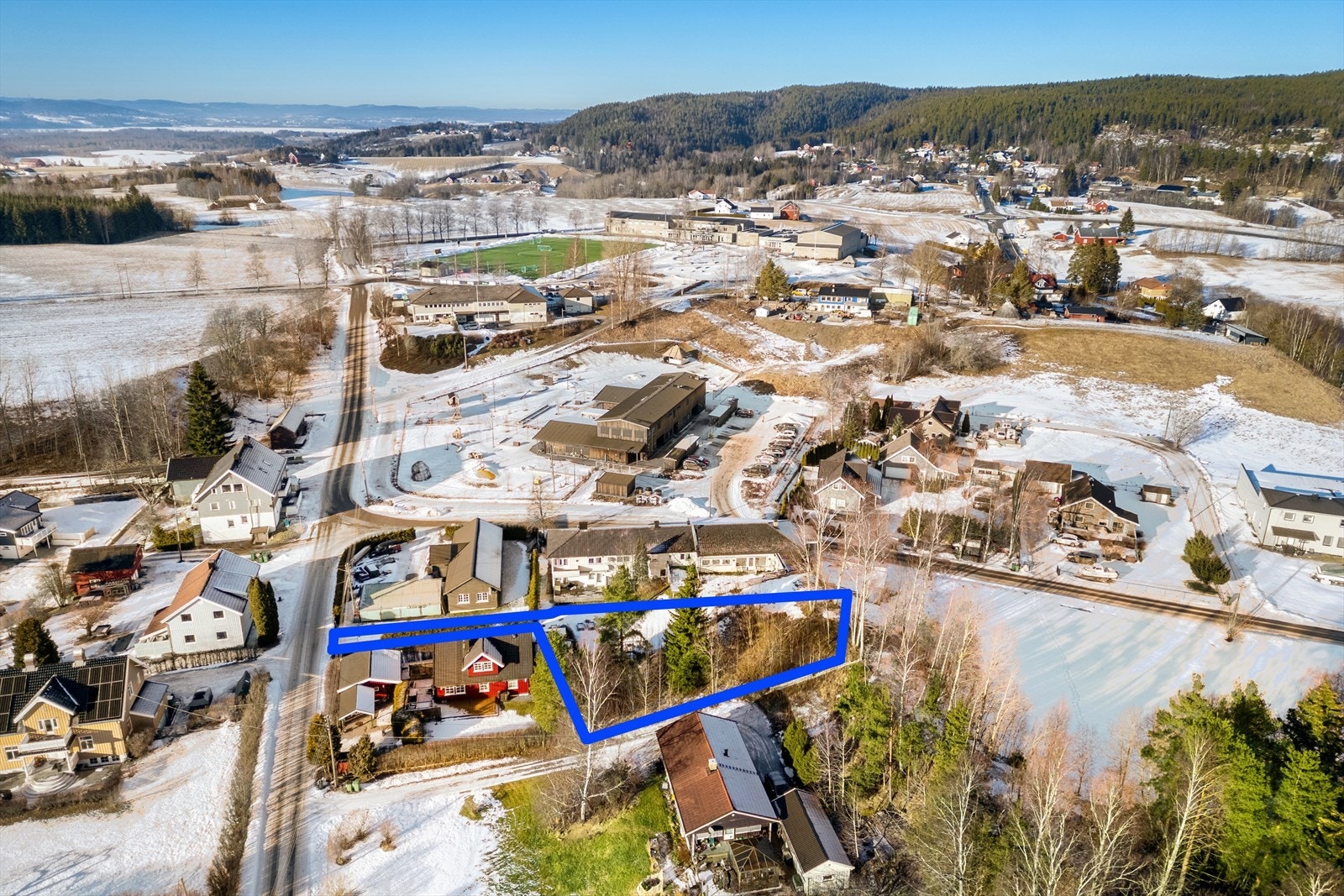 Dalheimveien 16 er en romslig boligtomt på 734,20 m² Galleribilde