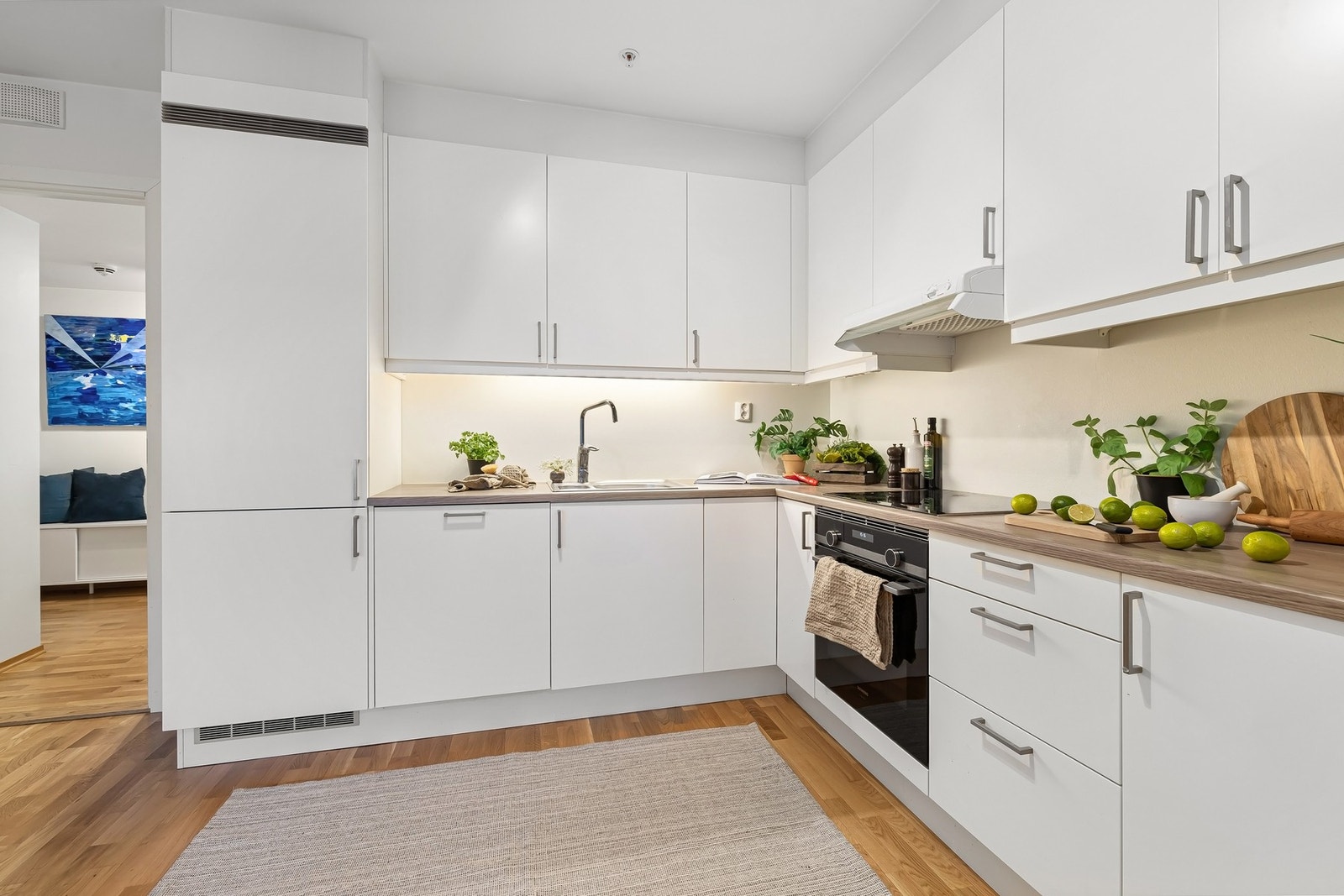 Kjøkken med integrerte hvitevarer Galleribilde