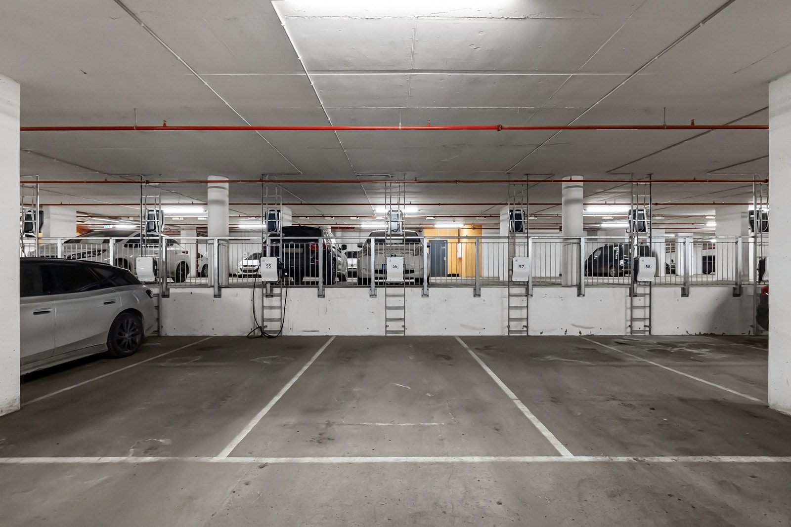 Boligen disponerer en garasjeplass i felles garasjeanlegg Galleribilde