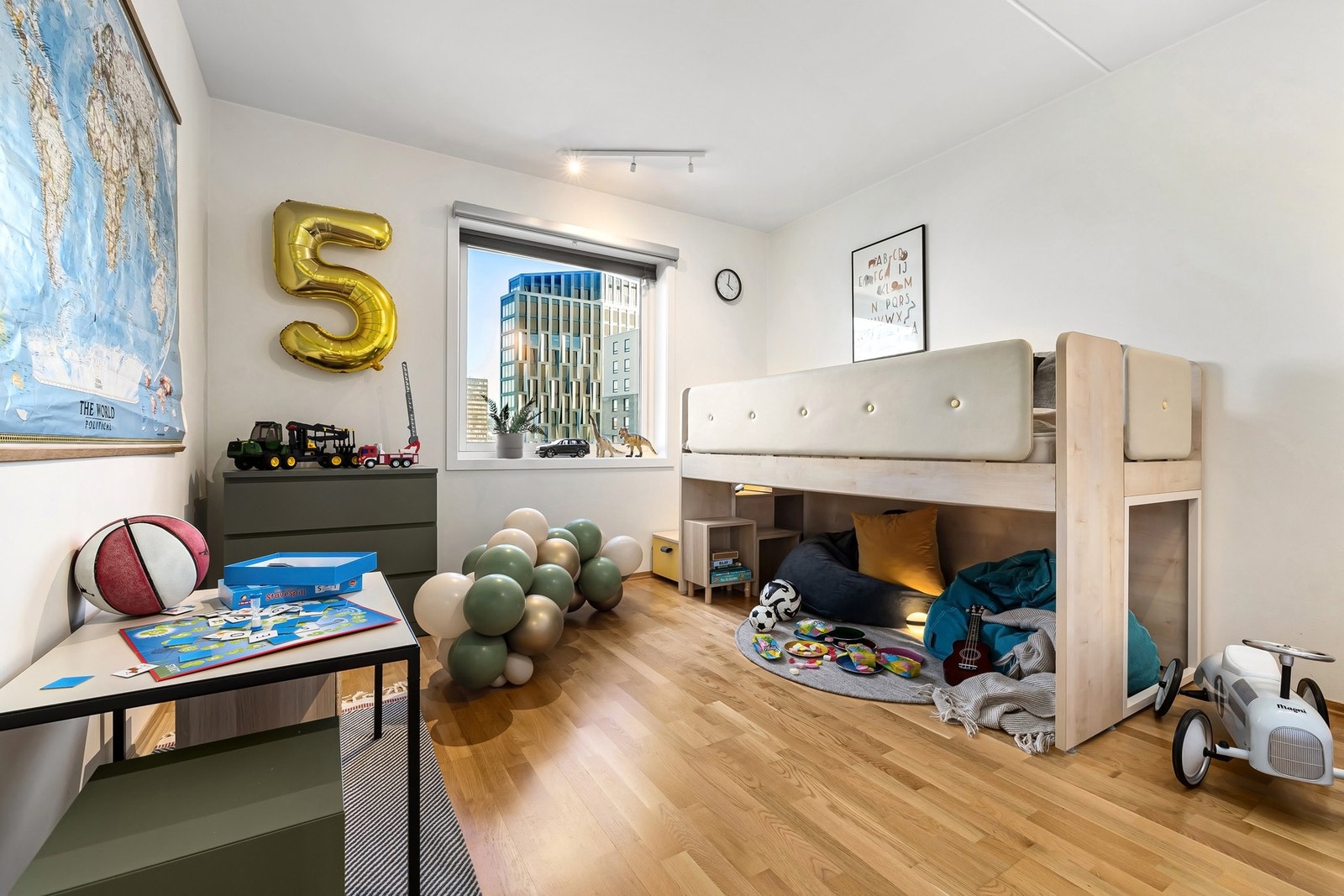 Soverom II er av generøs størrelse Galleribilde