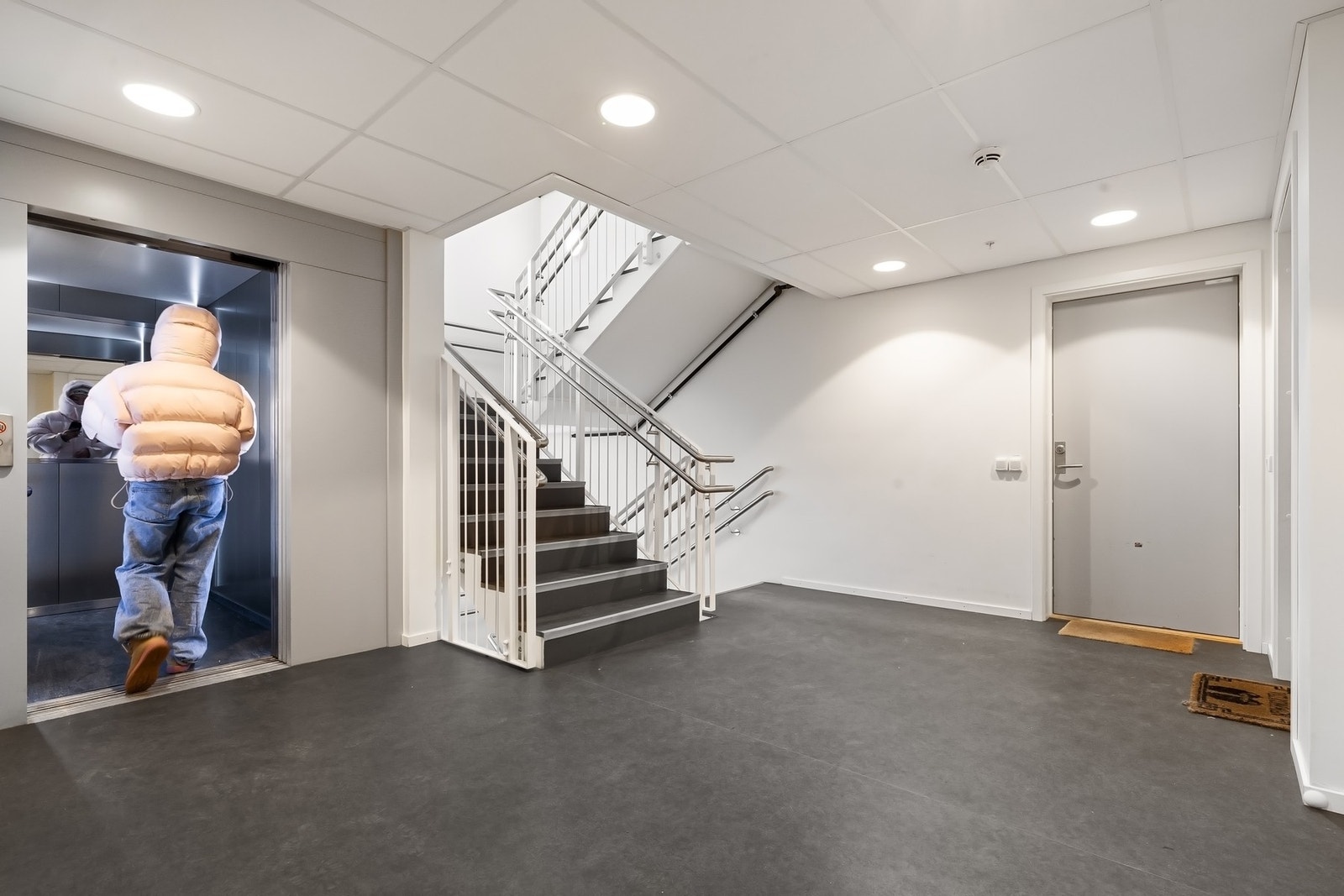 Heis direkte fra garasjekjeller Galleribilde