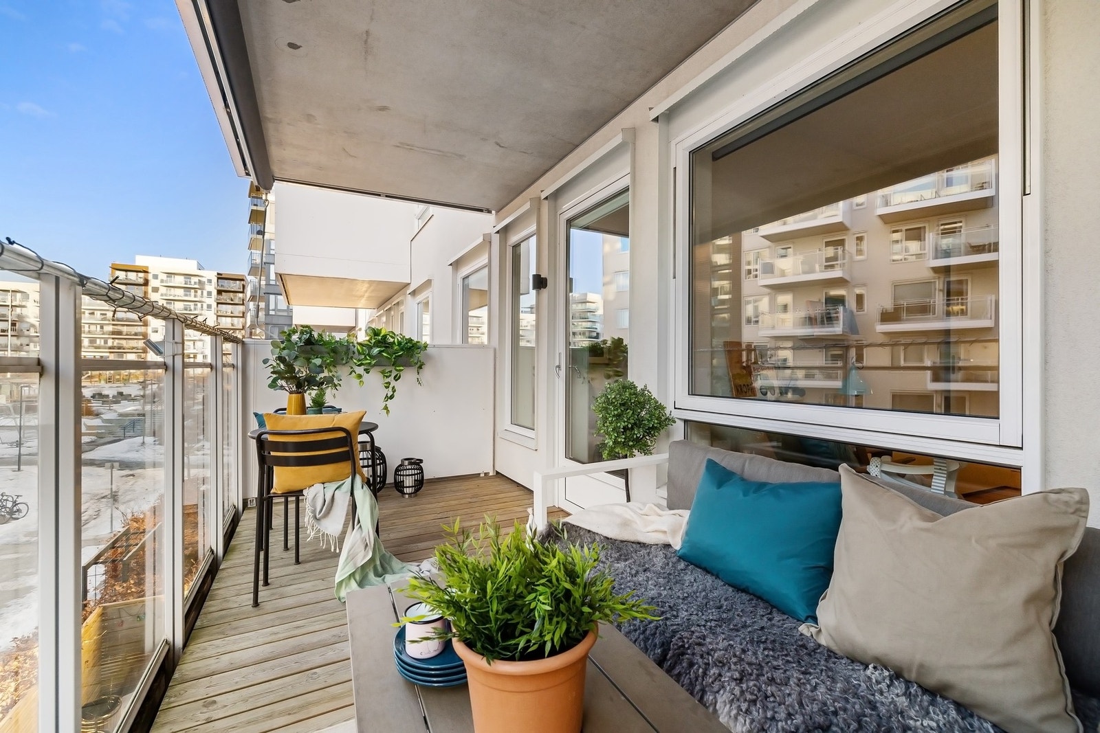 Utgang fra stue til balkong på 10 kvm Galleribilde