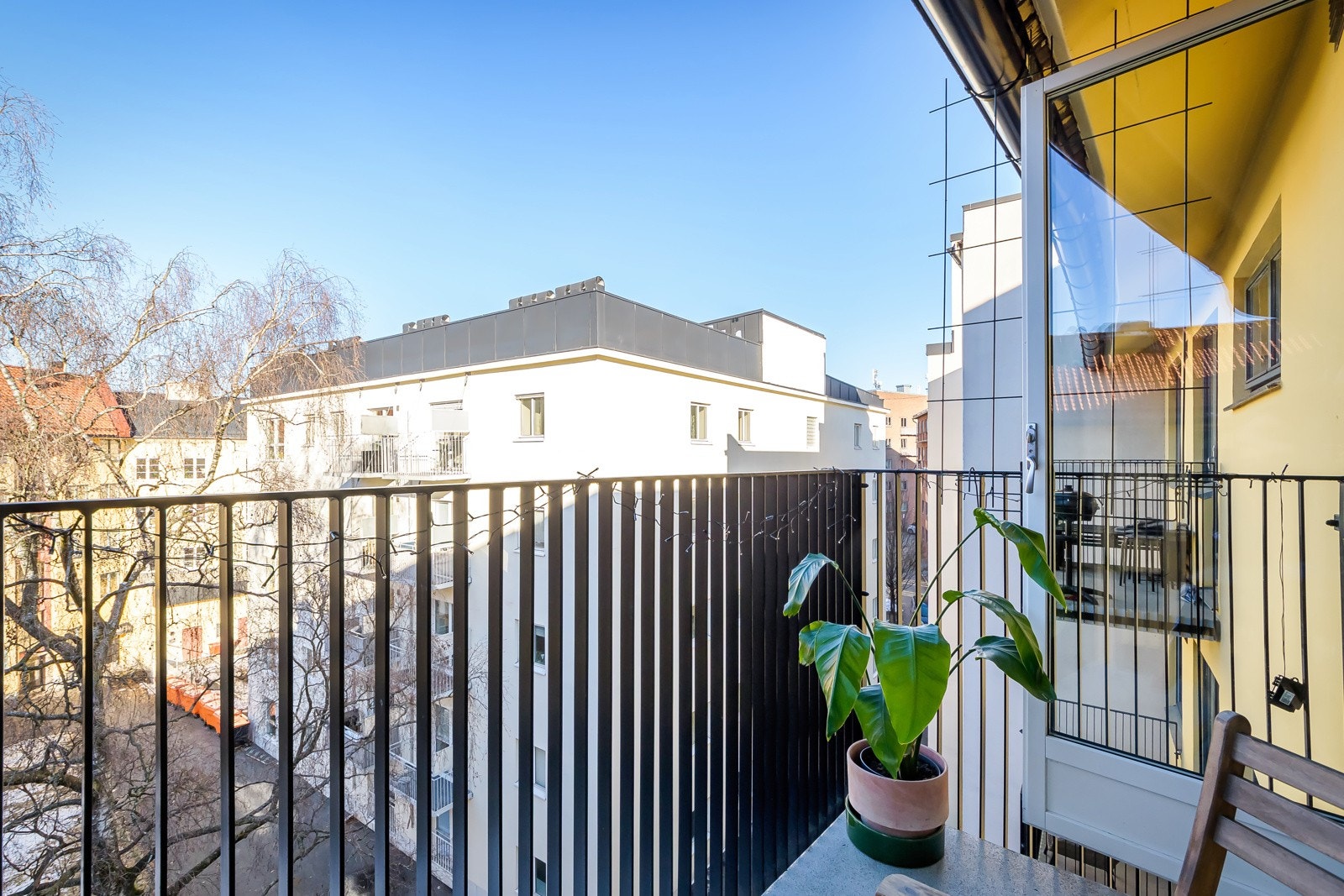 Den nordvest-vendte balkongen er plassen å sitte nå som våren nærmer seg. Galleribilde