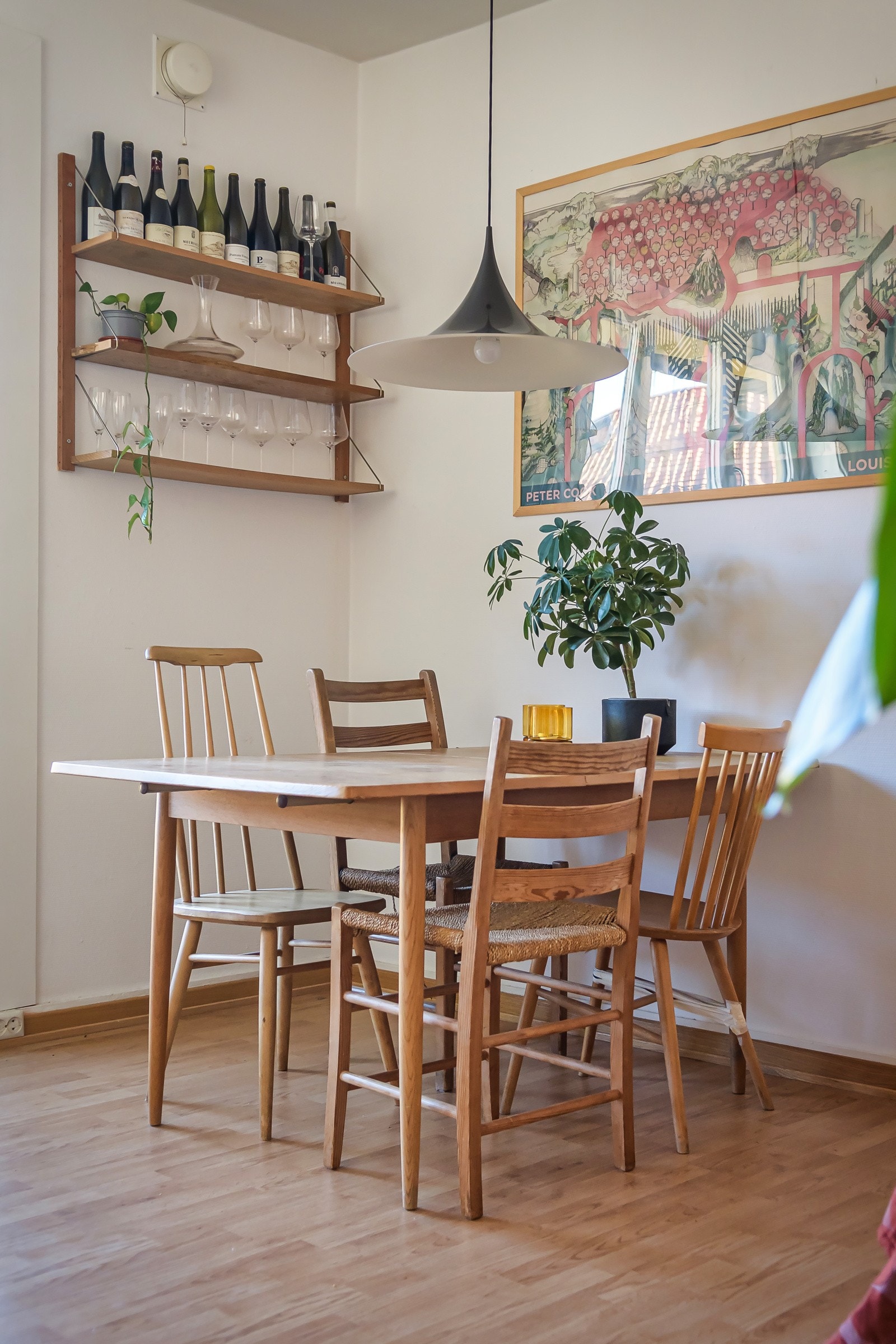 Det er fint med plass til spisebord tilknyttet kjøkkenet. Galleribilde