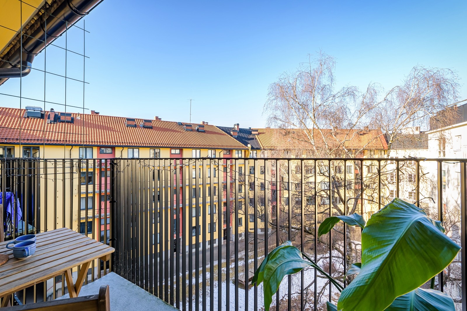 Dette er tiltalende 1-roms med effektiv planløsning og svært gode lysforhold. Galleribilde