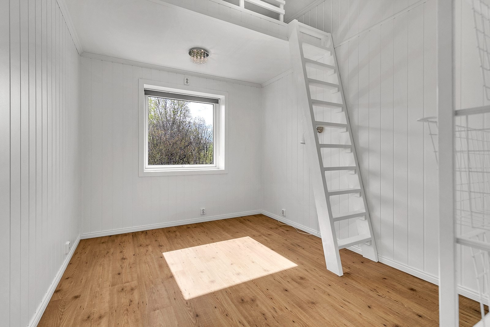 Boligen har 3 soverom i 2.etasje. Galleribilde