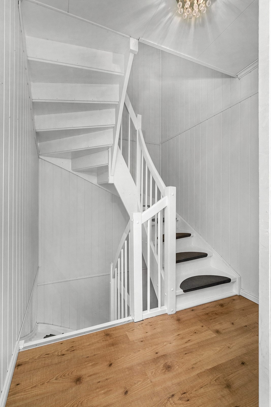 Trappeoppgang til 1.etasje. Galleribilde