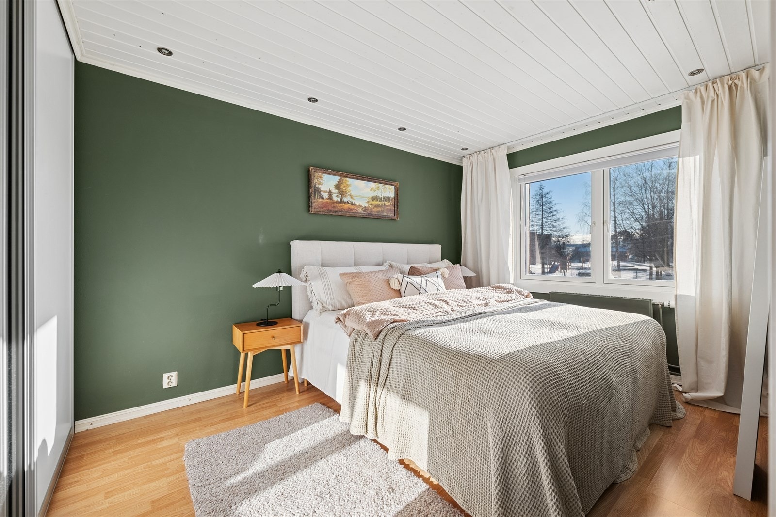 I leiligheten finner du to gode soverom med fine innredningsmuligheter. Galleribilde