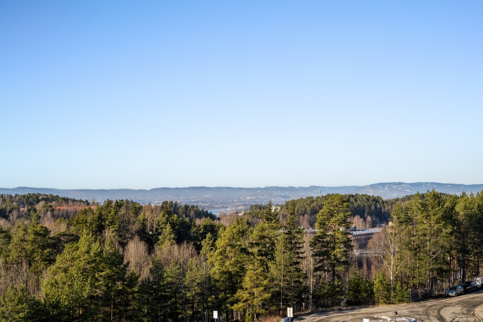 Boligen har vestvendt balkong på 10 kvm. med flotte utsiktsforhold! Galleribilde
