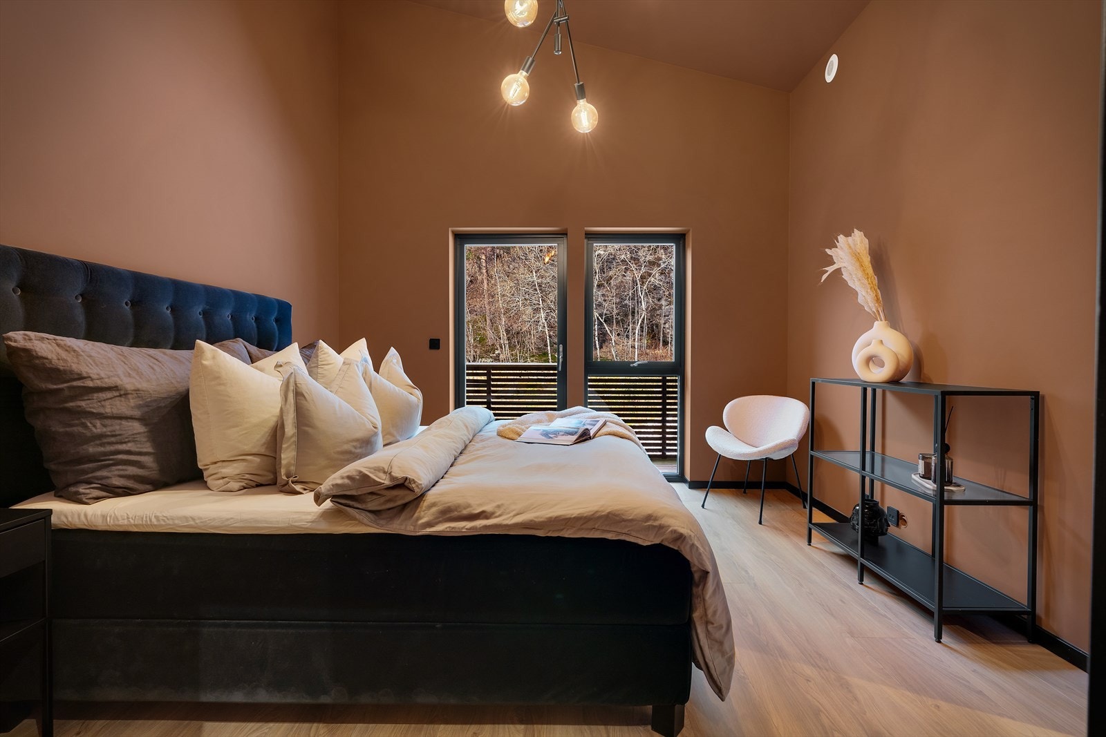 - Hovedsoverommet måler 13,9m² og har god plass til dobbeltseng i ønsket størrelse og øvrig møblement - Galleribilde