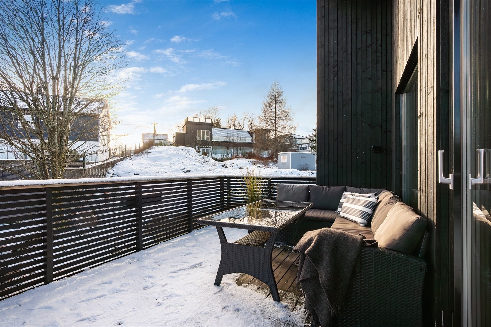 - Merk at du har balkonger vendt mot 2 ulike himmelretninger, noe som bidrar til at du enkelt kan forflytte deg etter solen - Galleribilde