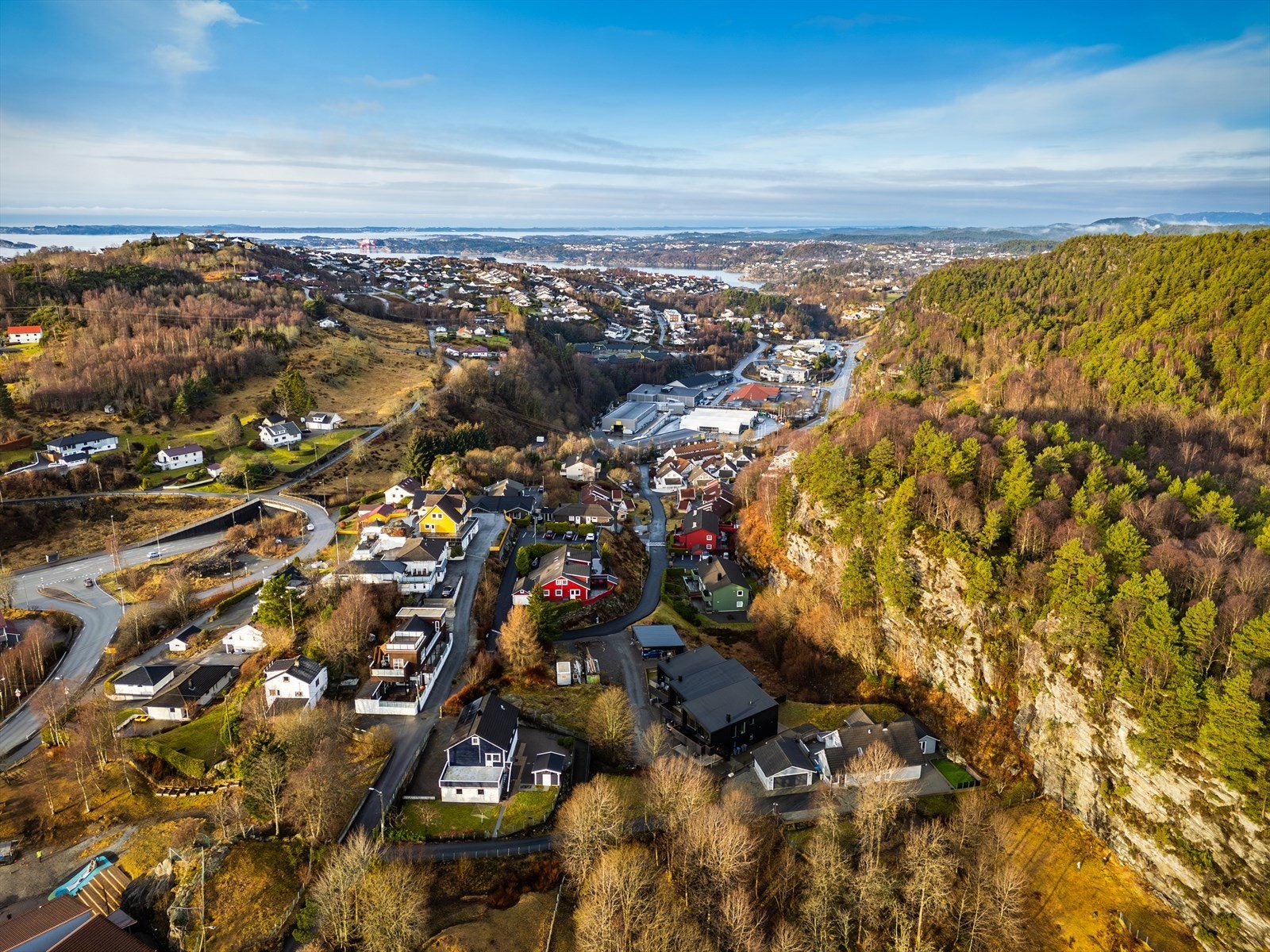 - Her bor du i naturskjønne men likevel svært sentrale omgivelser - Galleribilde