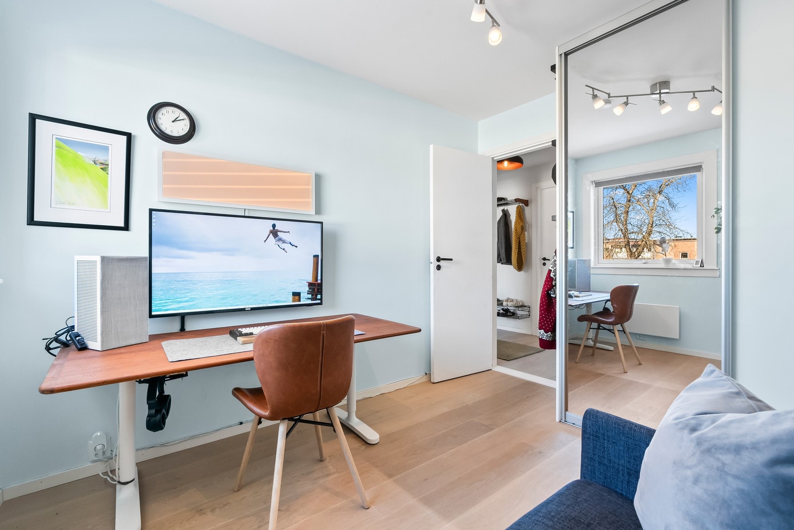 Alle soverommene har skyvedørsgarderober for oppbevaring og lagring. Galleribilde