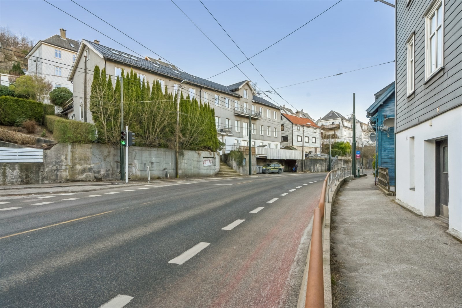 Fasade. Leiligheten har beliggenhet mot borettslagets bakhage, så det er minimalt med støy og forbigående Galleribilde