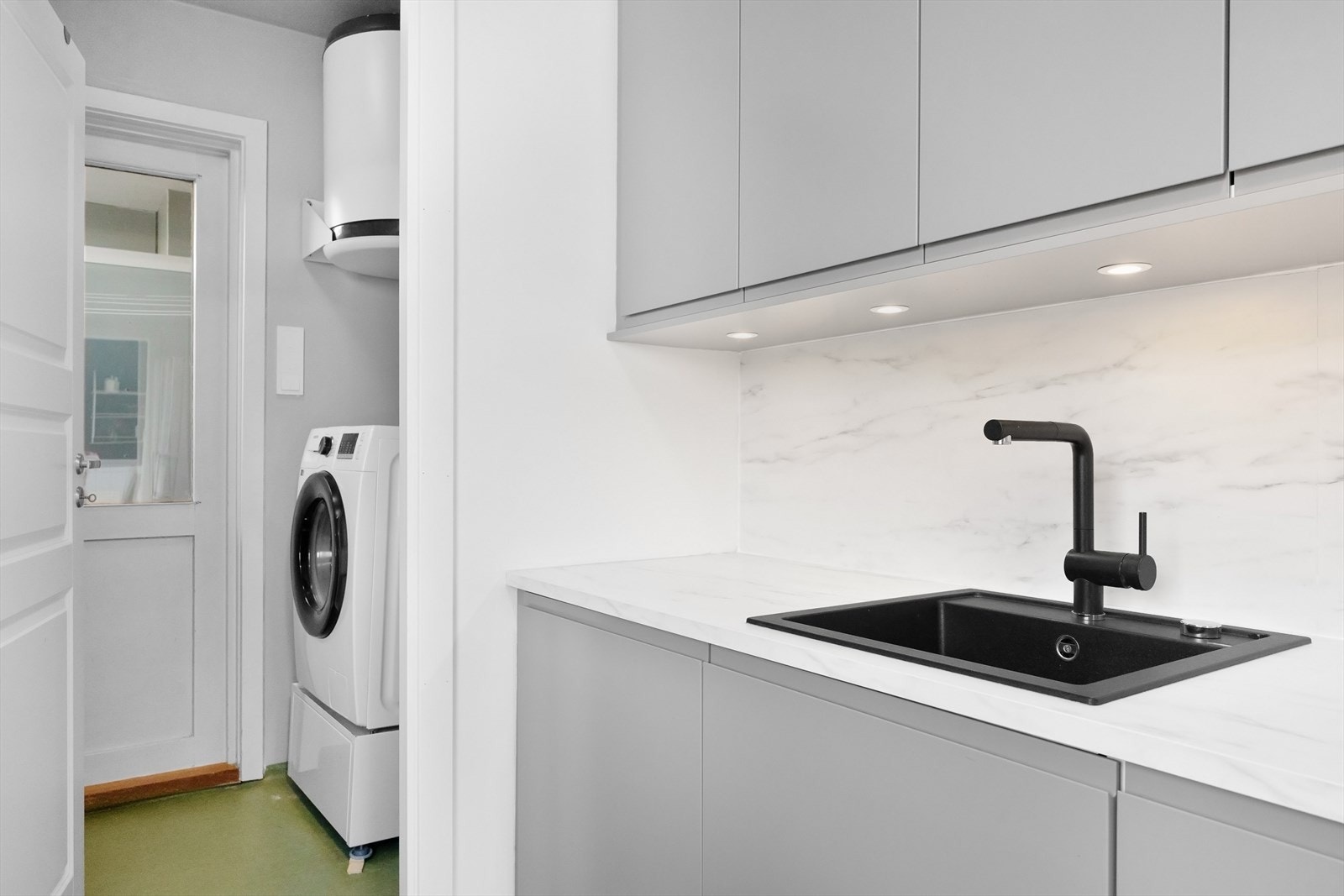 Fra vaskerommet er det utgang til en tørkebalkong på 3 m² Galleribilde