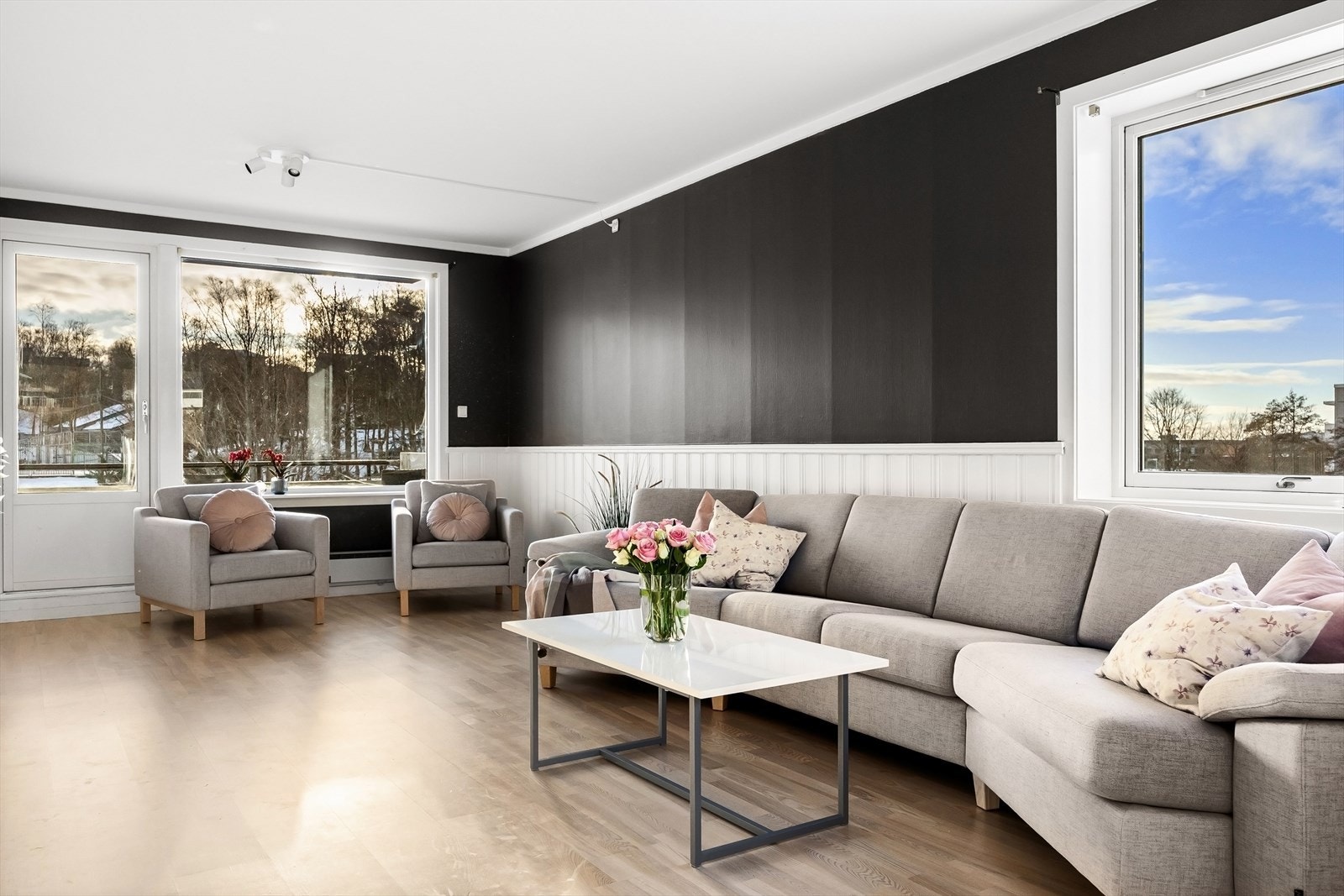 Leiligheten ligger fint til i byggets 3. etasje Galleribilde