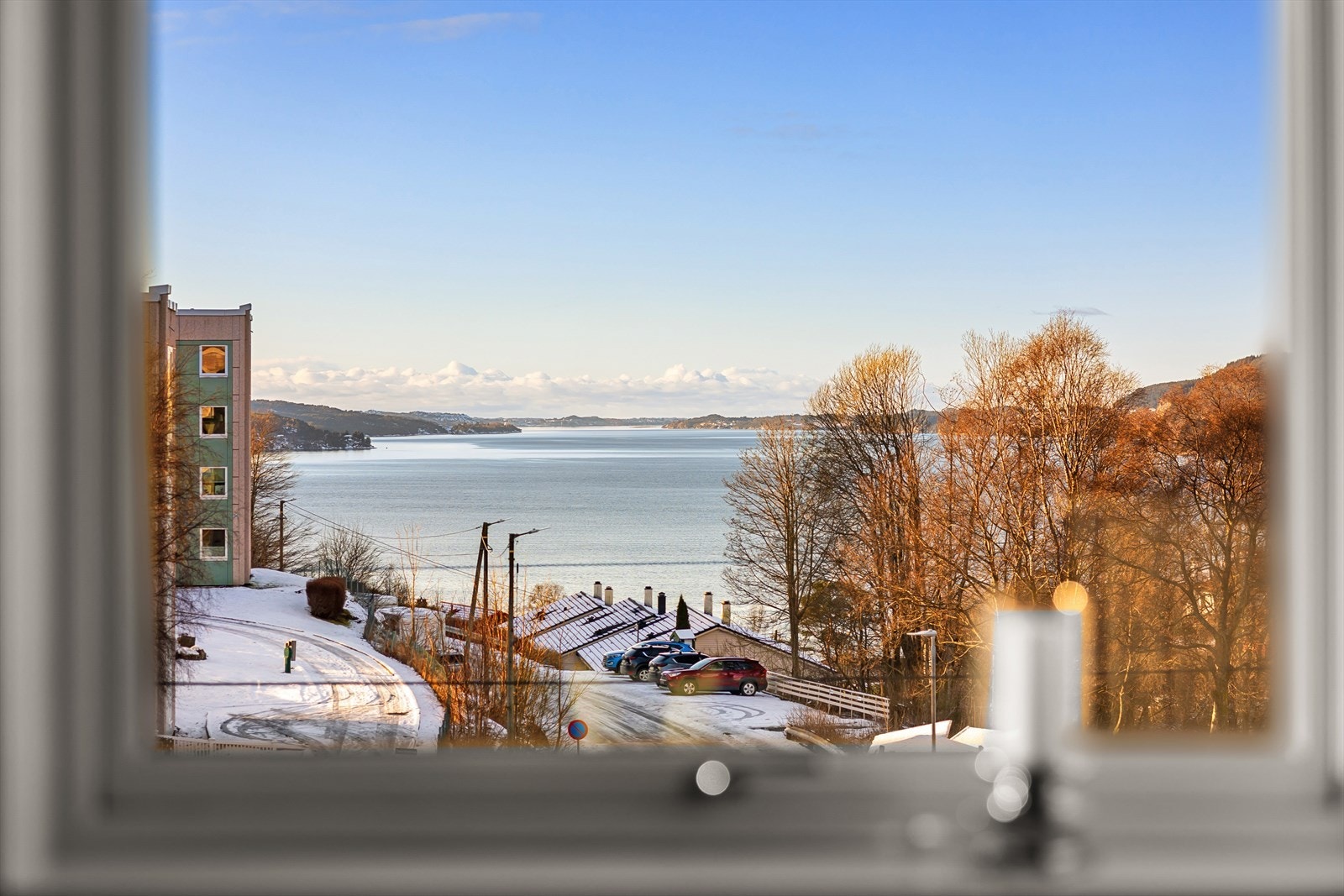 Fra leiligheten er det nydelig utsikt over fjorden Galleribilde