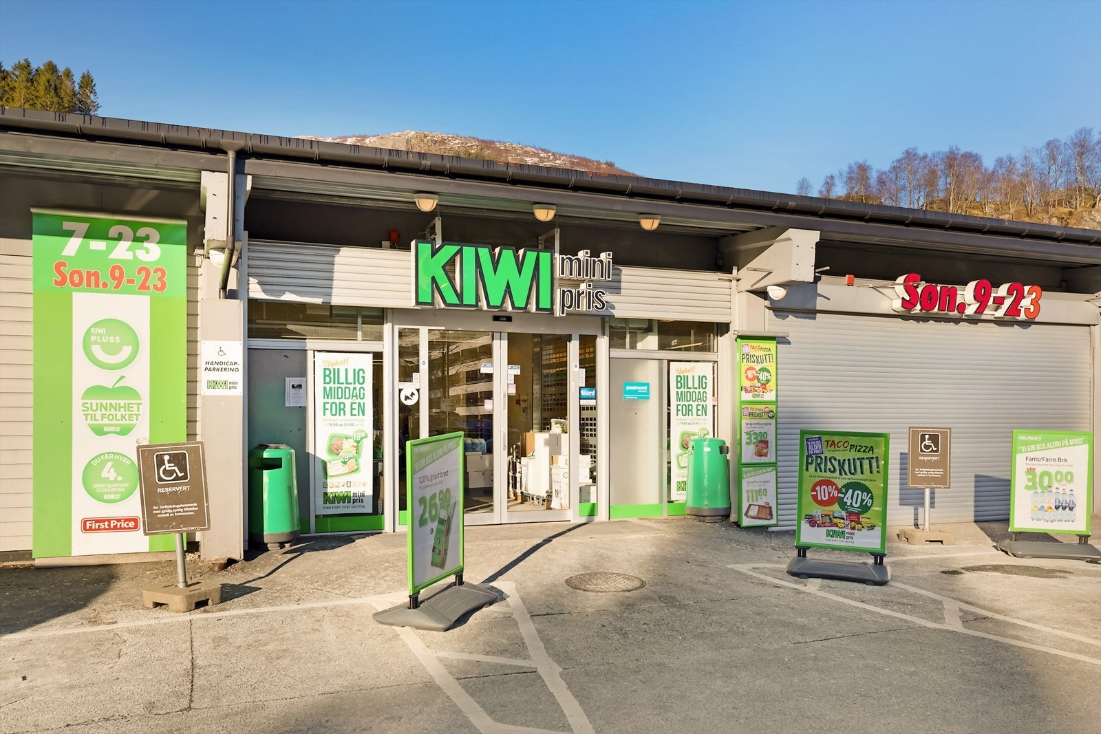 Nærmeste dagligvarebutikk (Kiwi Toppe) ligger like i borettslaget ca. 500 meter unna i gangavstand Galleribilde