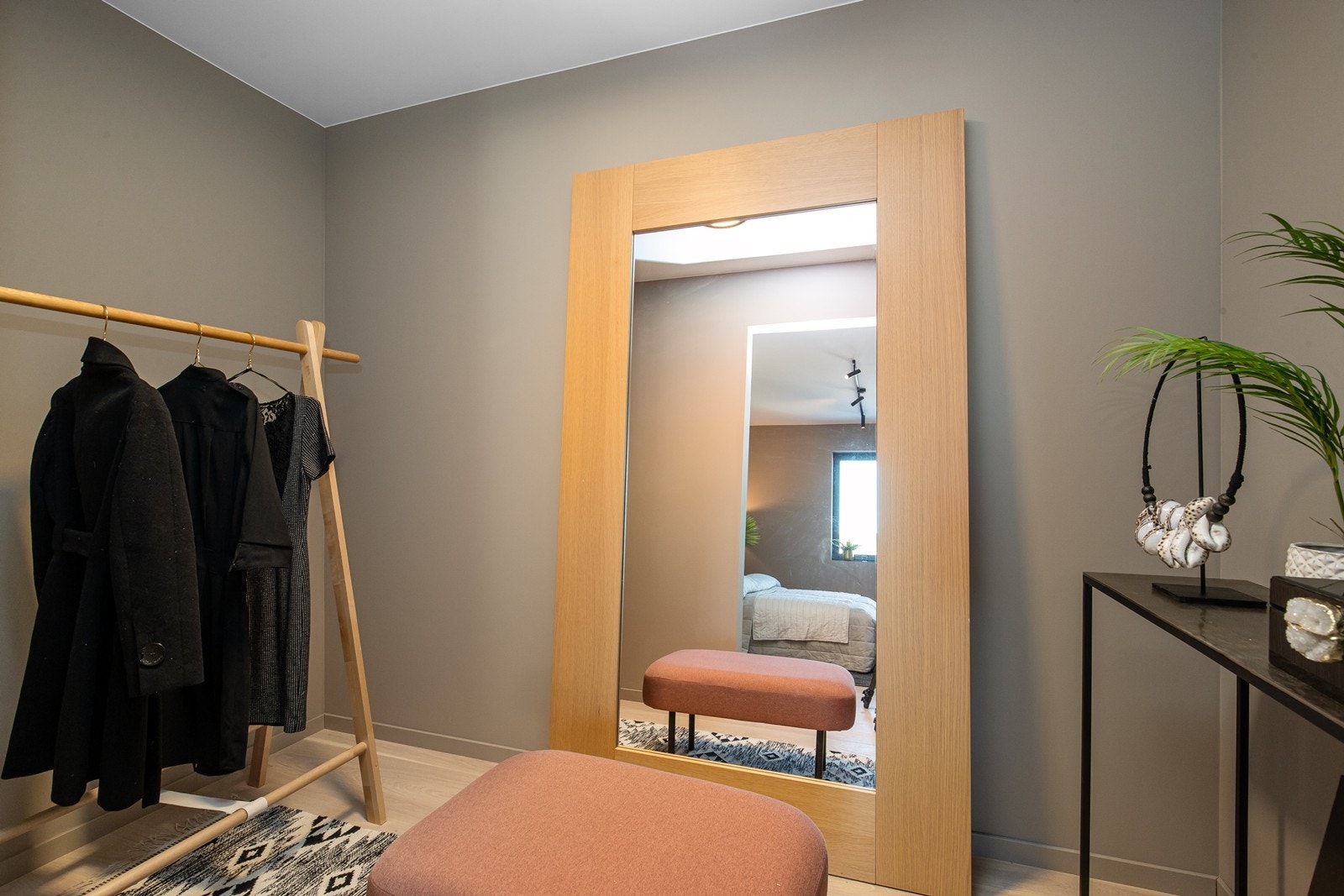 Garderoberom i forbindelse med Hovedsoverom i underetasjen Galleribilde