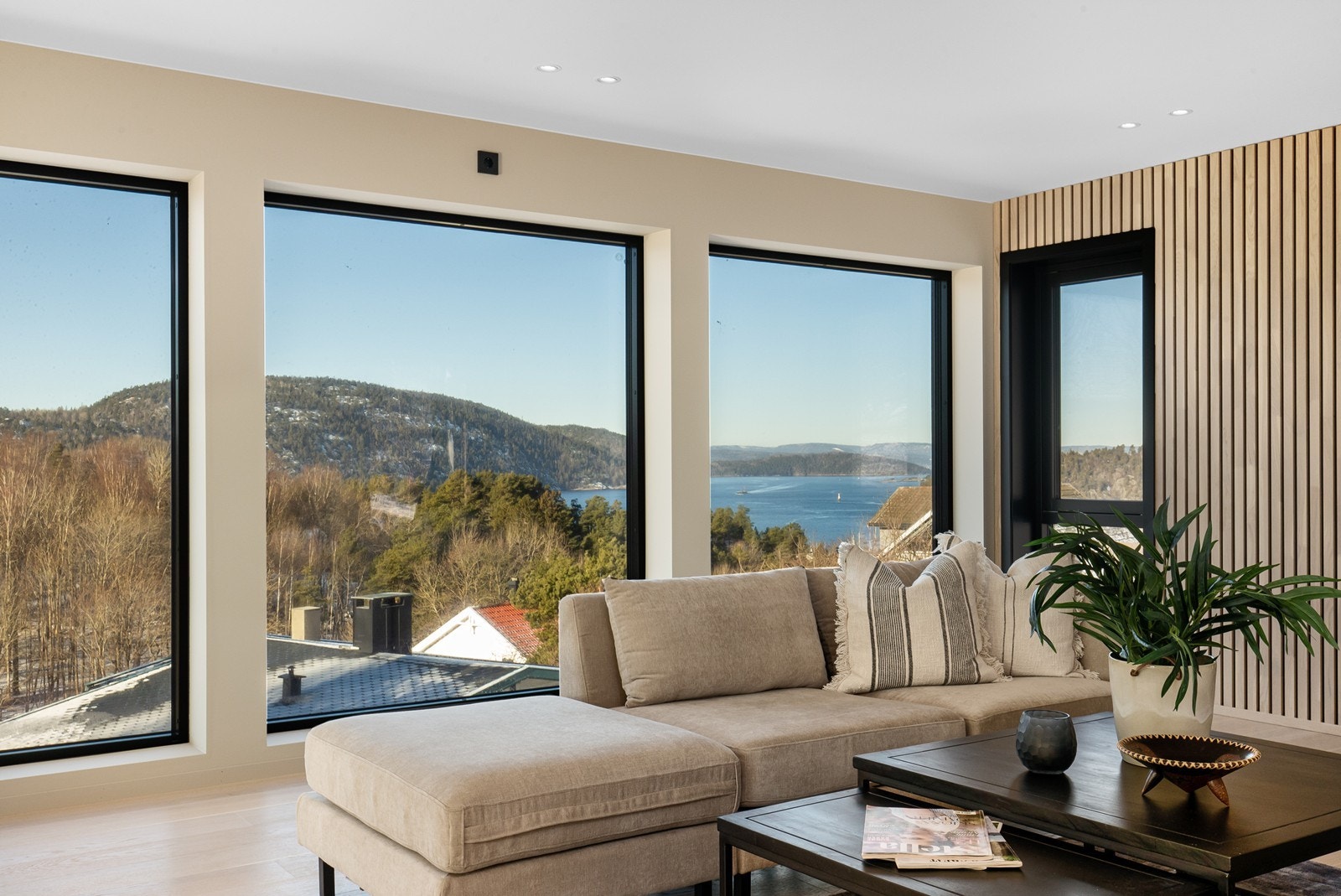 Flott fjordutsikt fra stuen Galleribilde