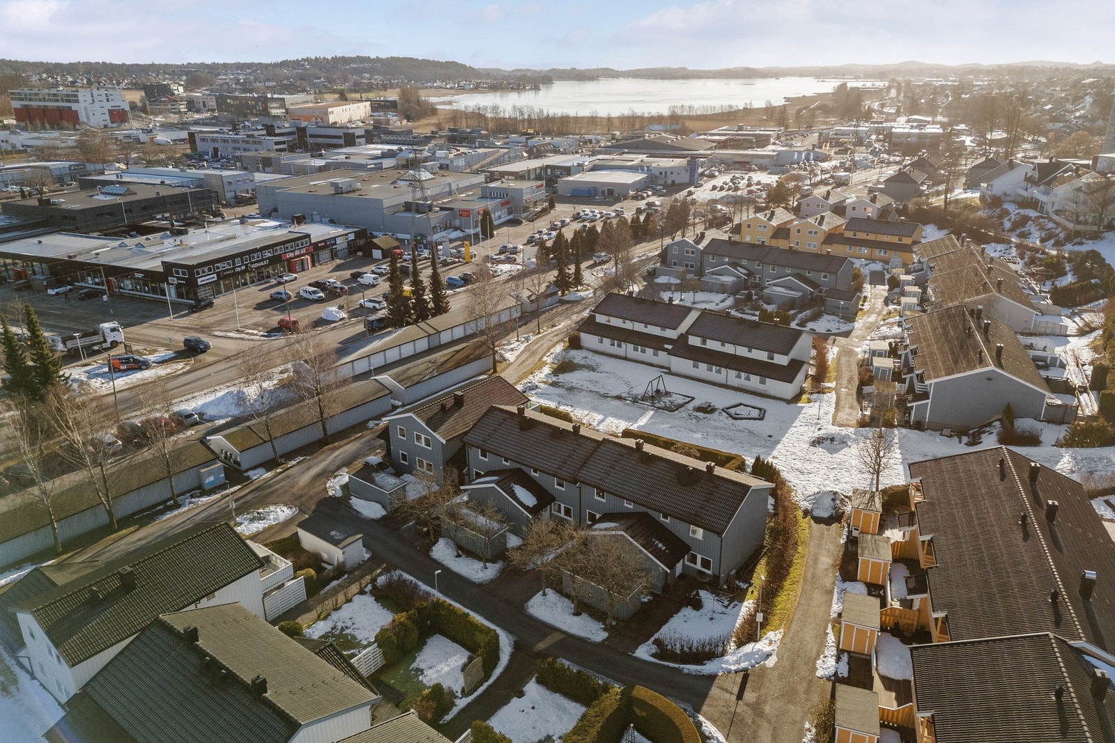 Fra boligen er det kort vei til Frodeåsen og det store idrettsområdet med ishall, idrettshaller, en rekke ballbaner, friidrettsanlegg, lysløype, frisbeegolfbane, hundepark og treningssenter. Galleribilde