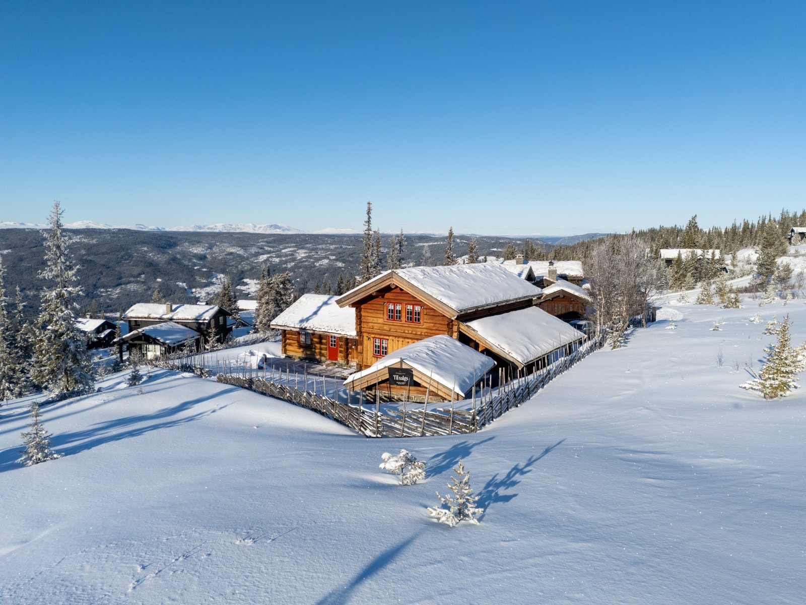 Nydelig utsikt mot Ål -og Hemsedalsfjellene. Galleribilde