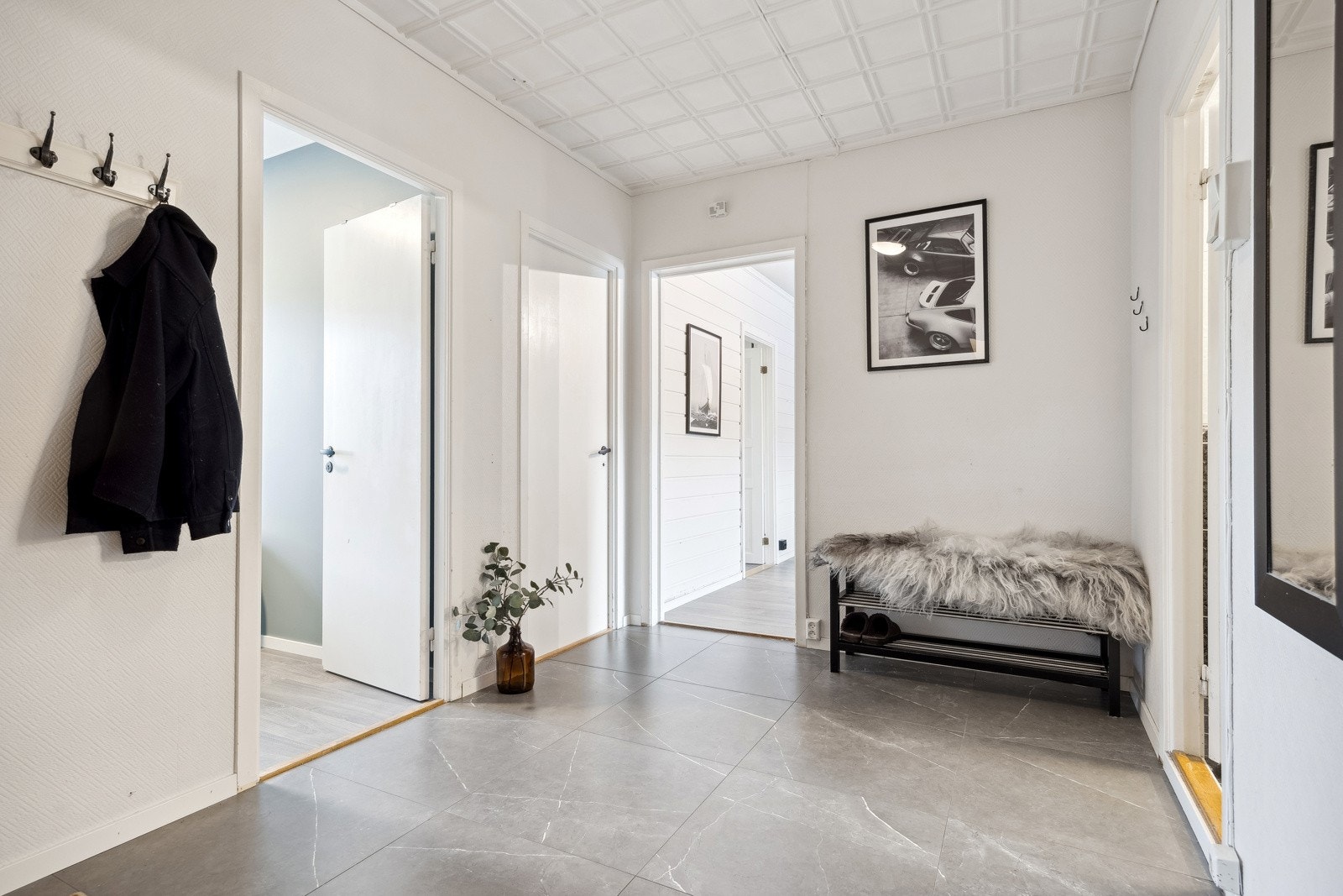 Gang på 7,5 kvm med god oppbevaringsplass for yttertøy og annet diverse. Galleribilde