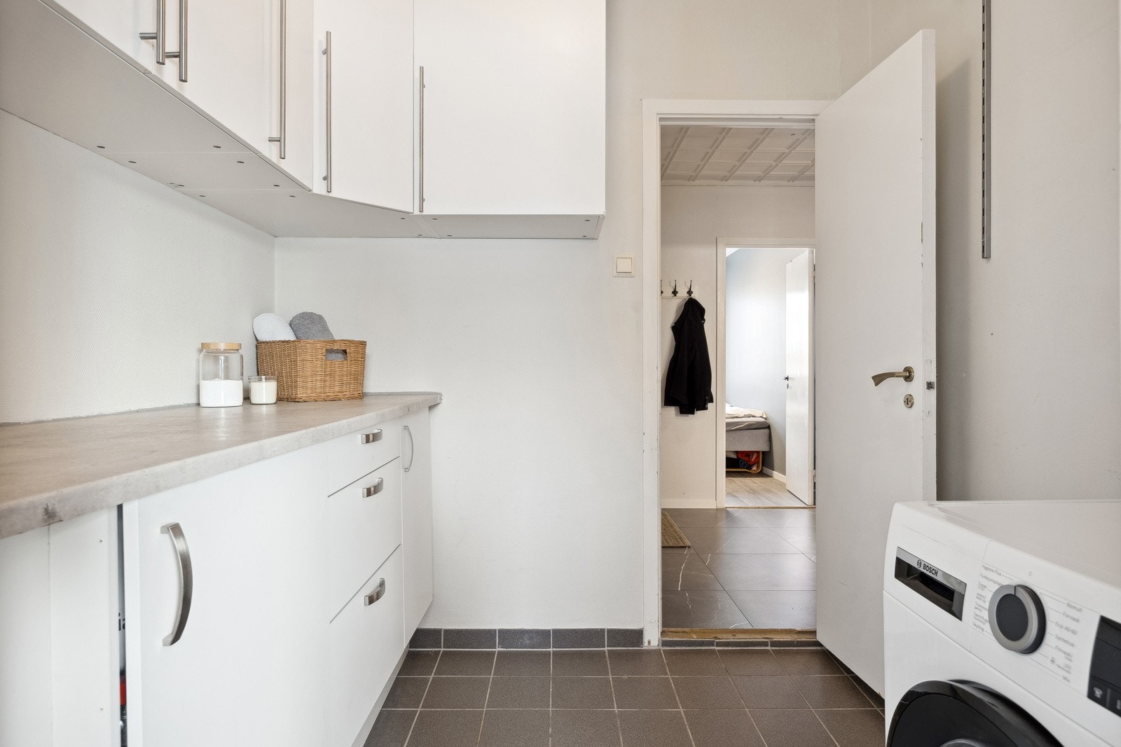 Leiligheten har et eget praktisk vaskerom på 4,5 kvadratmeter. Galleribilde