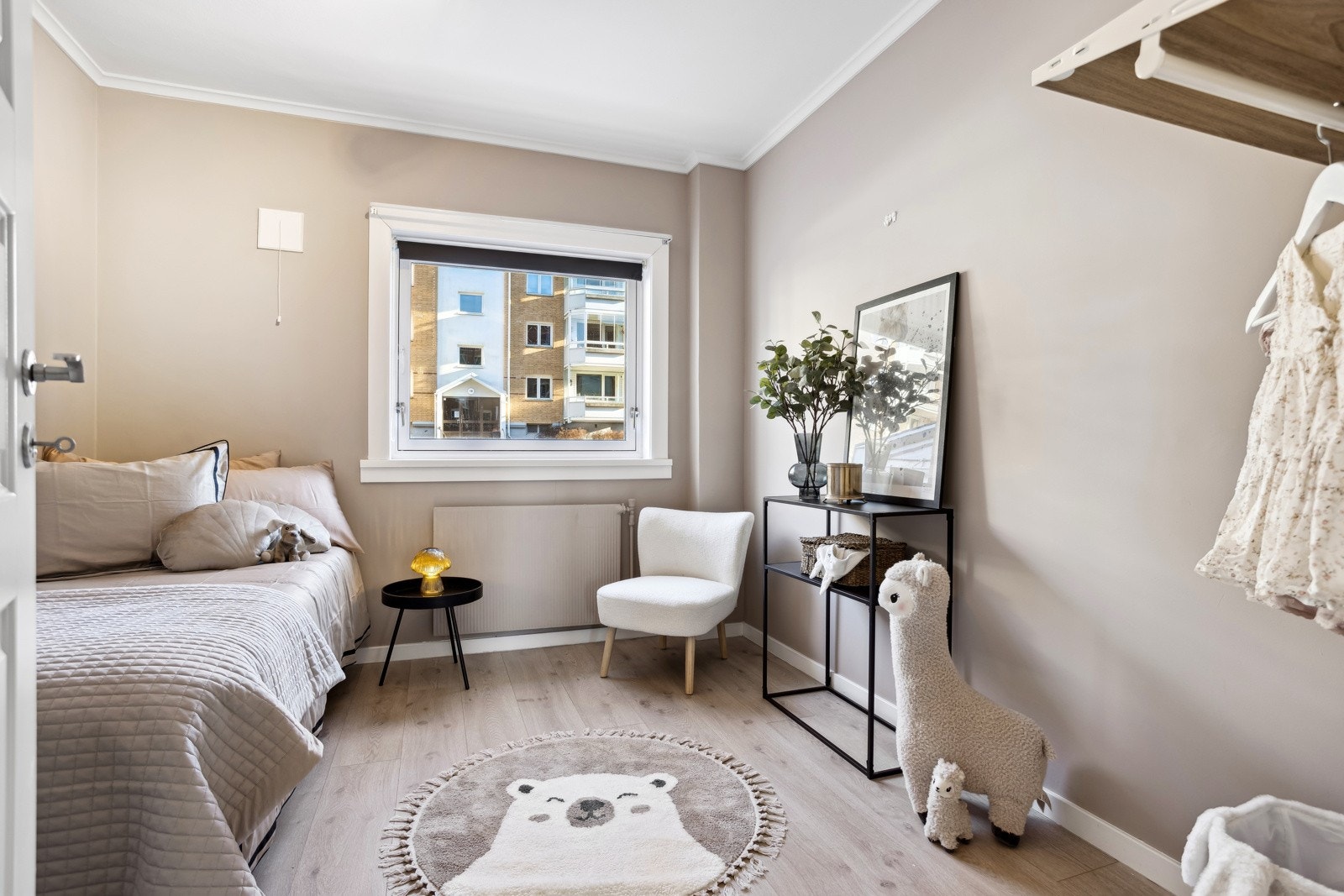 Soverom 2 er et flott barnerom av god størrelse. Galleribilde