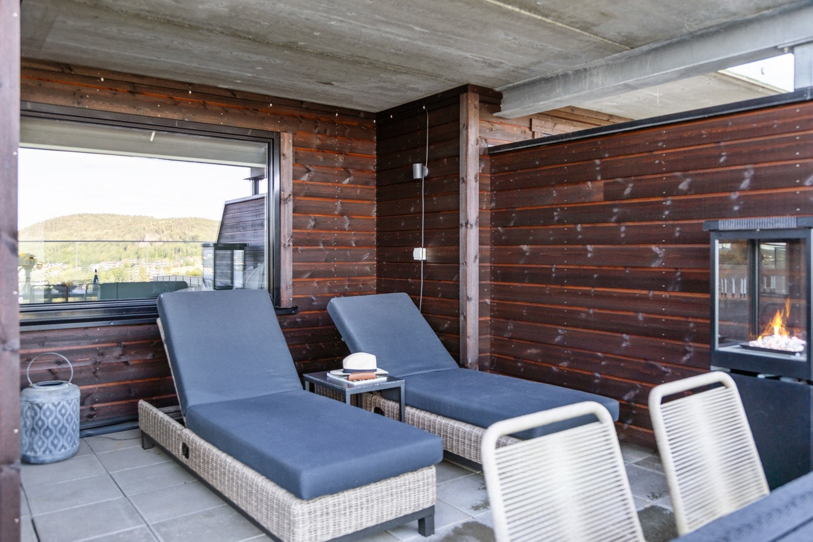 Her er det god plass til for eksmpel solsenger, spisegrupper, store lounge- og utemøblement Galleribilde