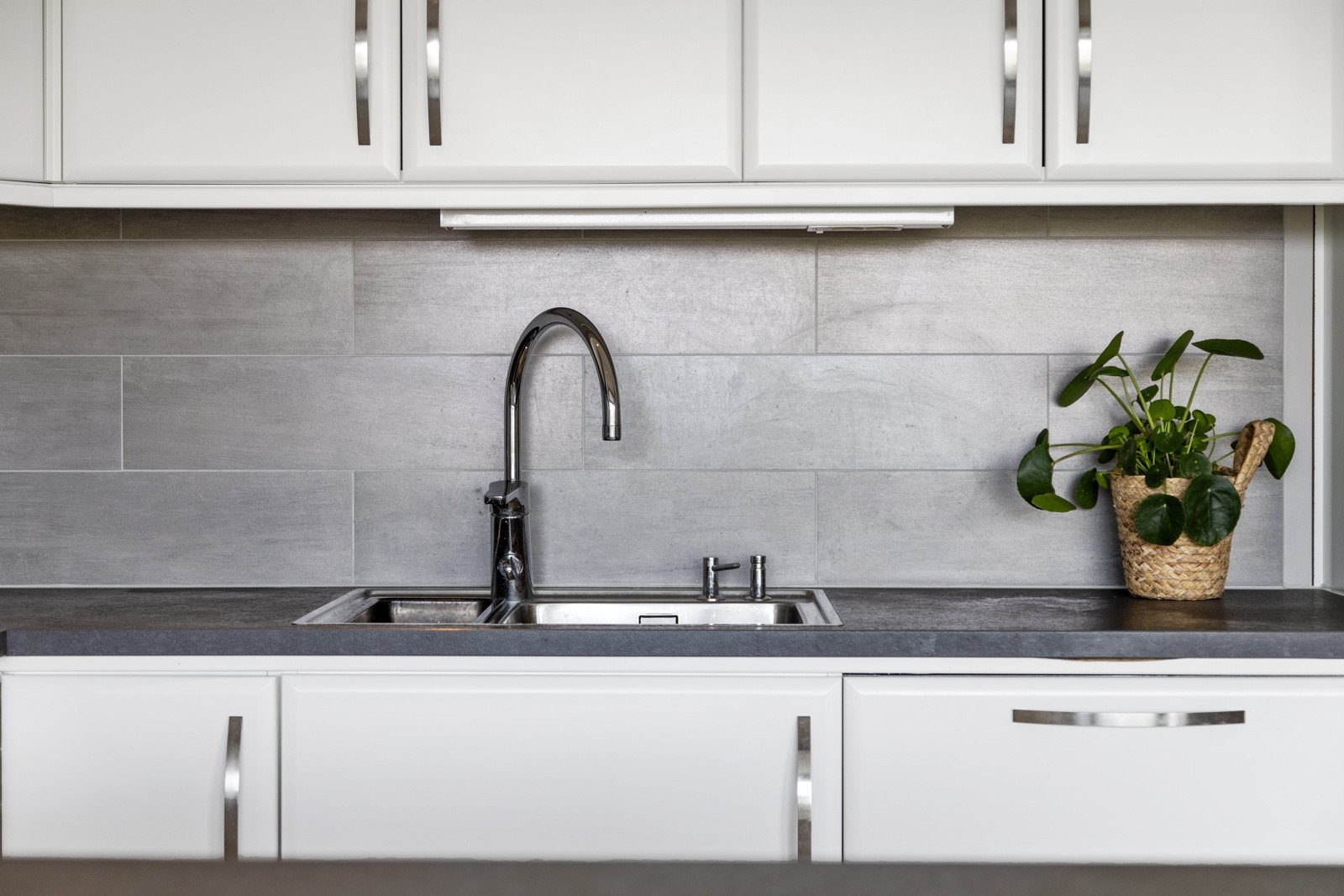 Det er montert Waterguard med automatisk vannstopper og fuktsensor Galleribilde