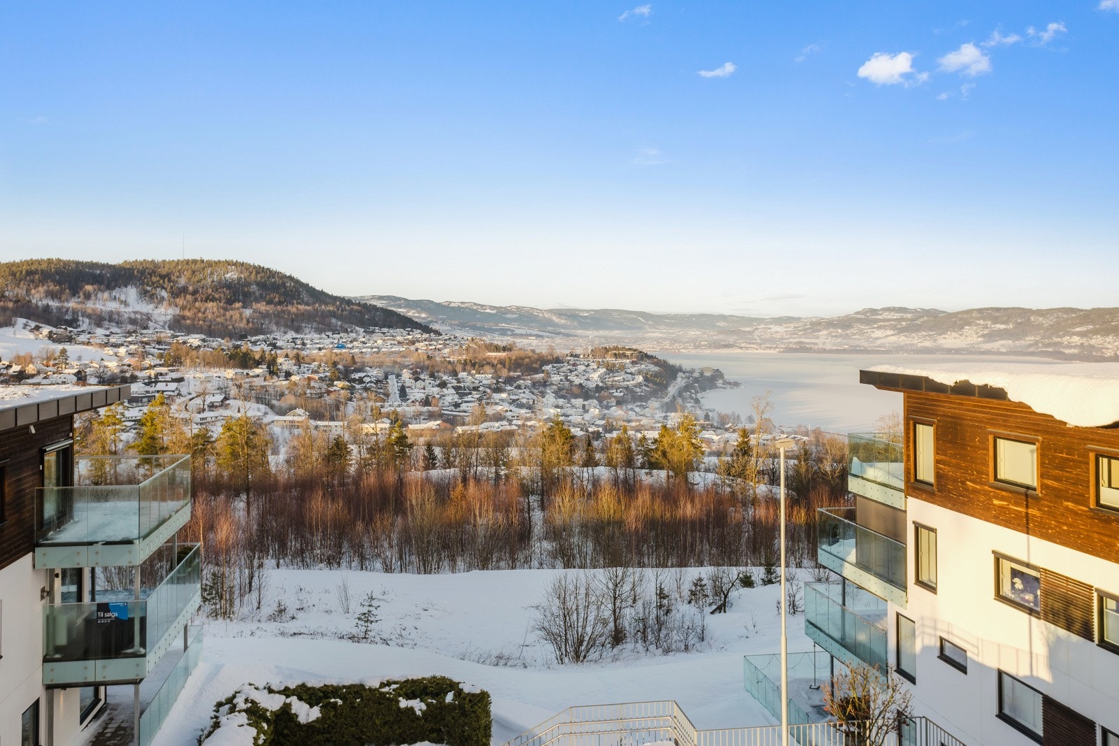 Leiligheten har enkel adkomst og nydelig utsikt Galleribilde