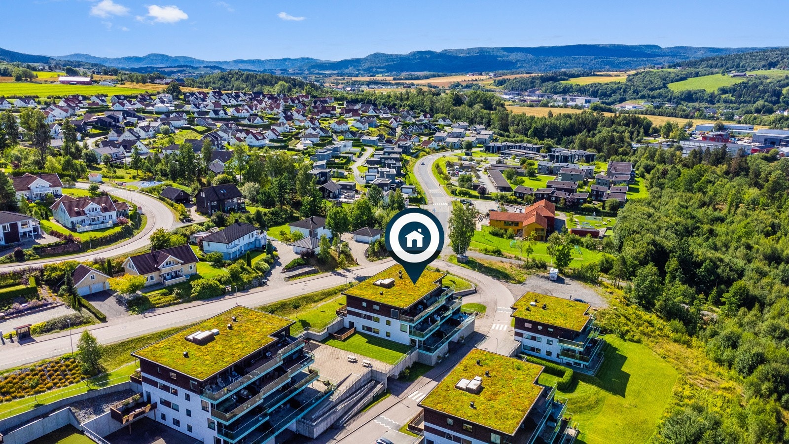 Kniveåsen er et nyere boligområde, med boliger hovedsaklig fra 2010 og nyere. Kniveåsen består av ulike boligfelt med ulike boligtyper Galleribilde