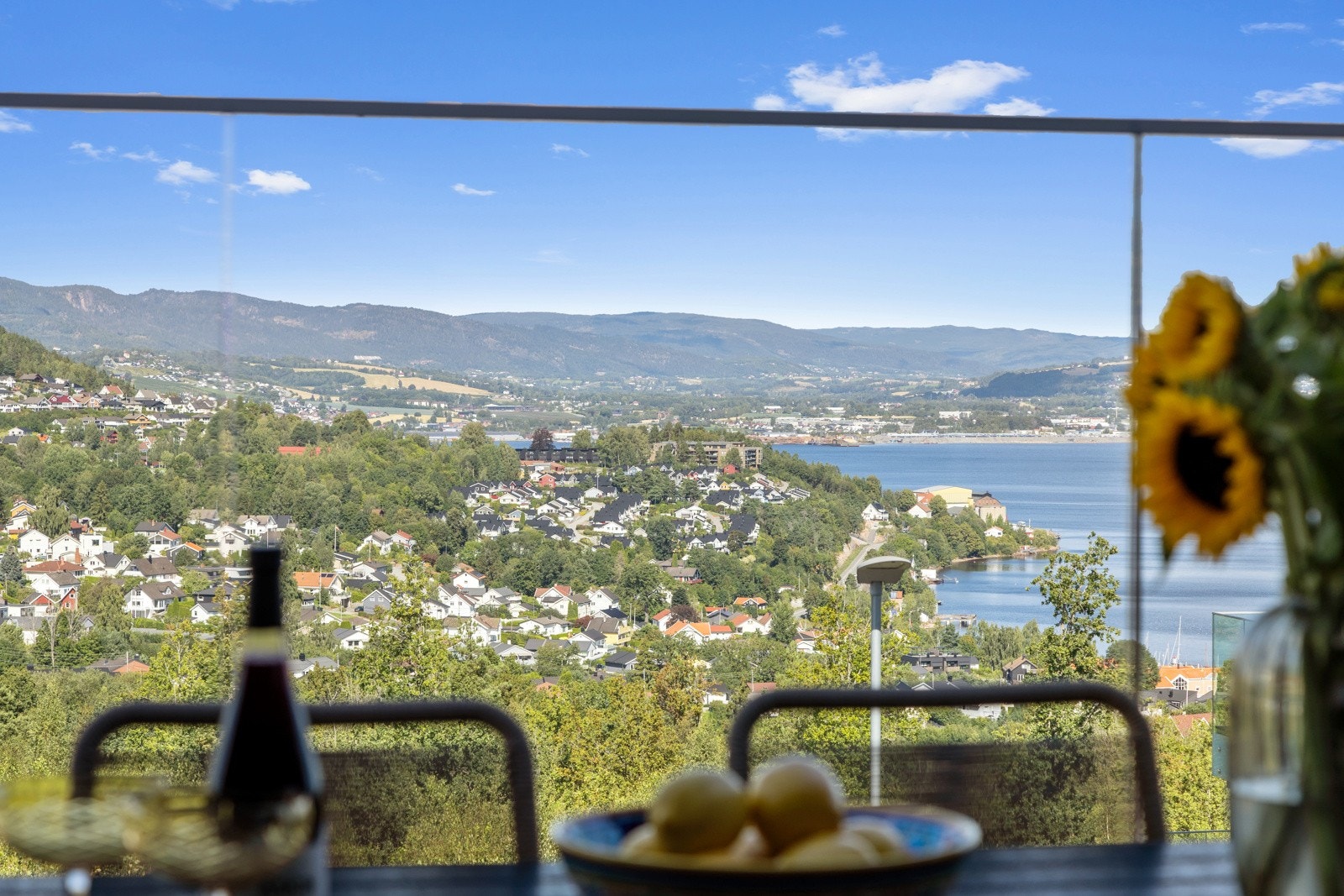 Detaljbilde fra utvendig spisegruppe Galleribilde