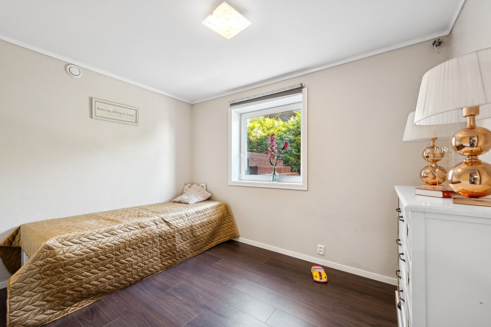 Barnevennlig planløsning med soverommene på samme plan. Galleribilde