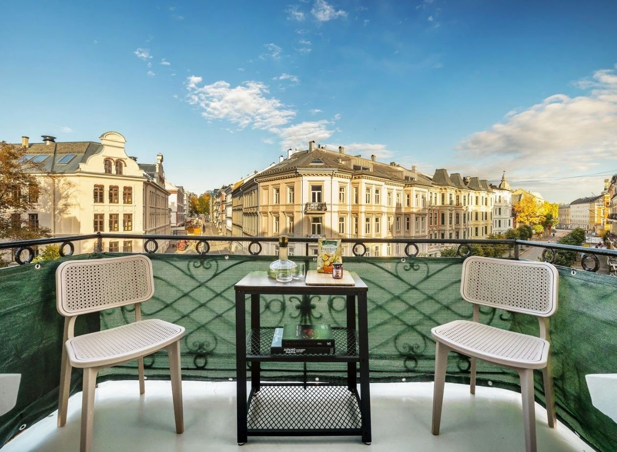 Fra stue har du tilgang til balkong med flott utsikt. Galleribilde