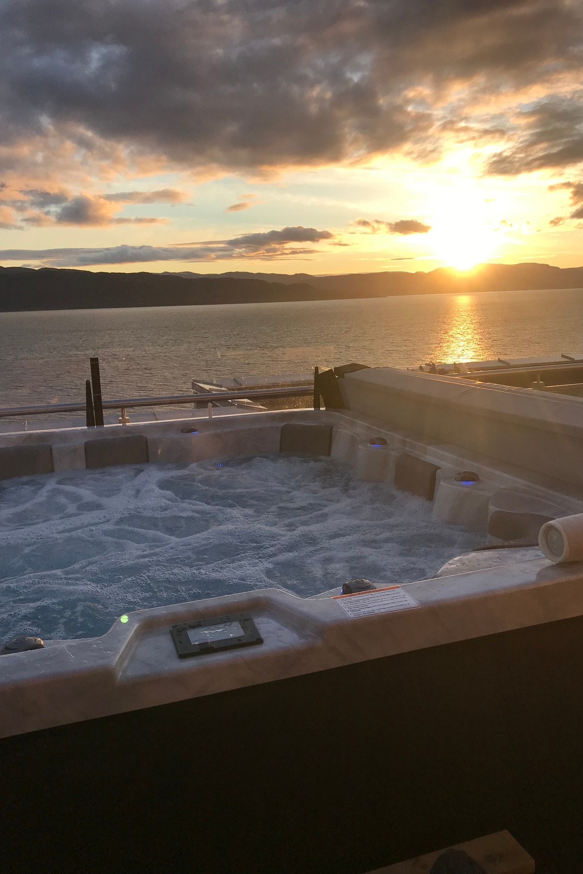 Stemningsbilde fra takterrasse. Jacuzzi kan medfølge mot tillegg i pris. Privat foto. Galleribilde