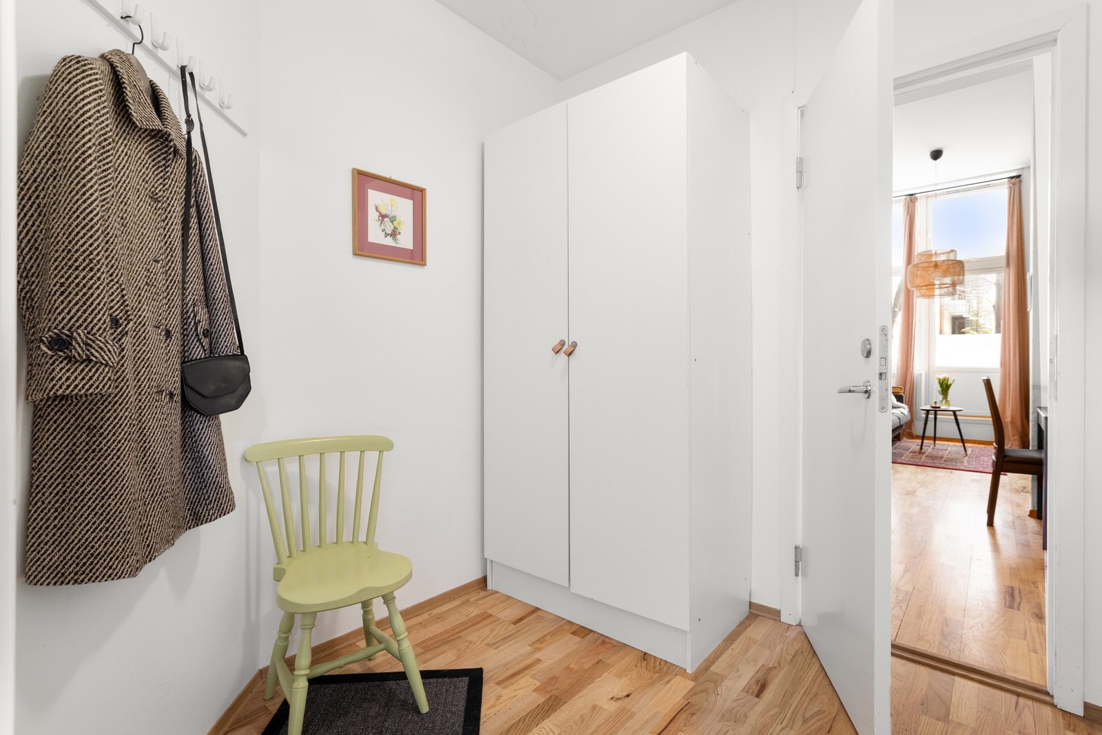 Lys og pen entré på 4,8m². Galleribilde