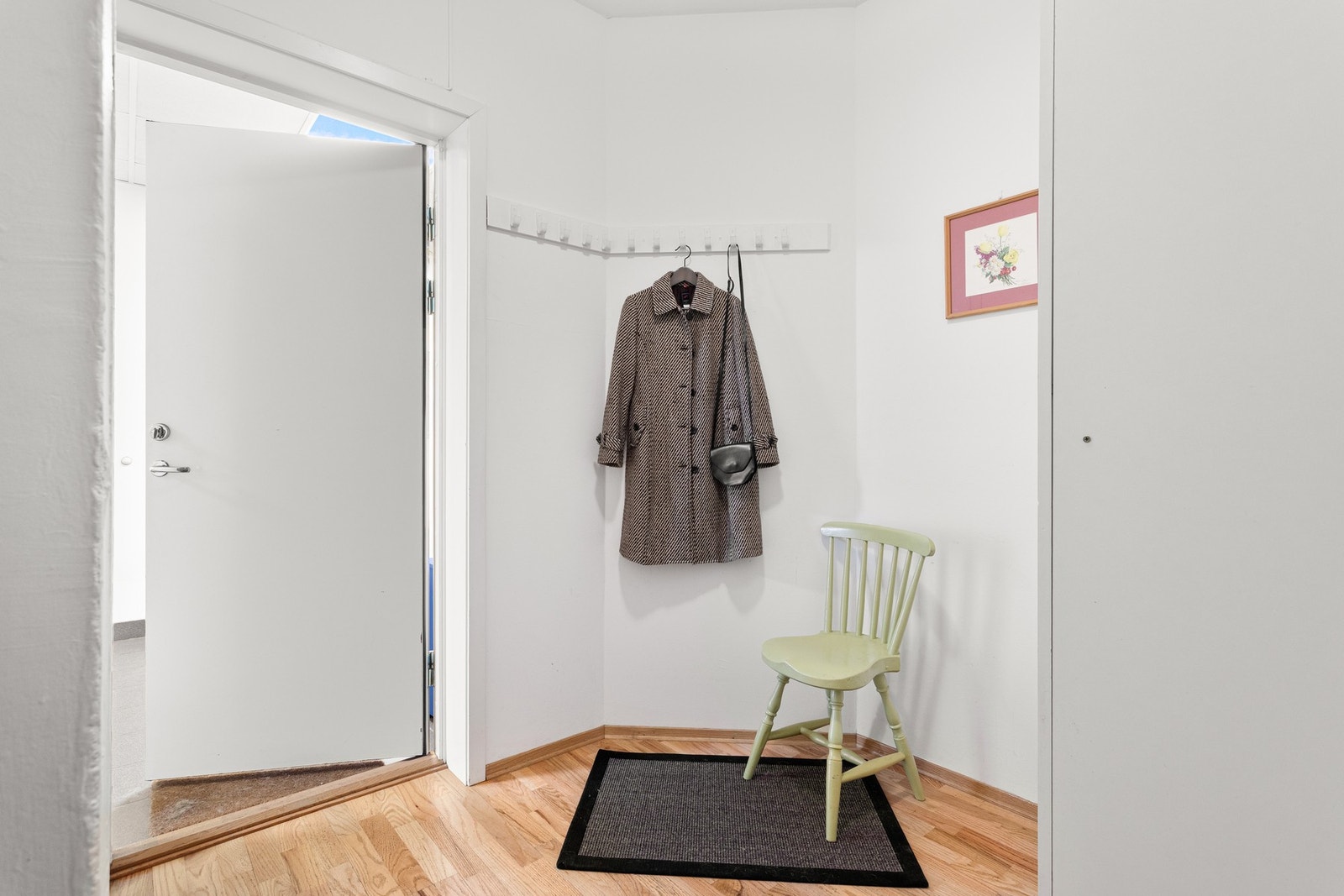 Lys og pen entré på 4,8m². Galleribilde