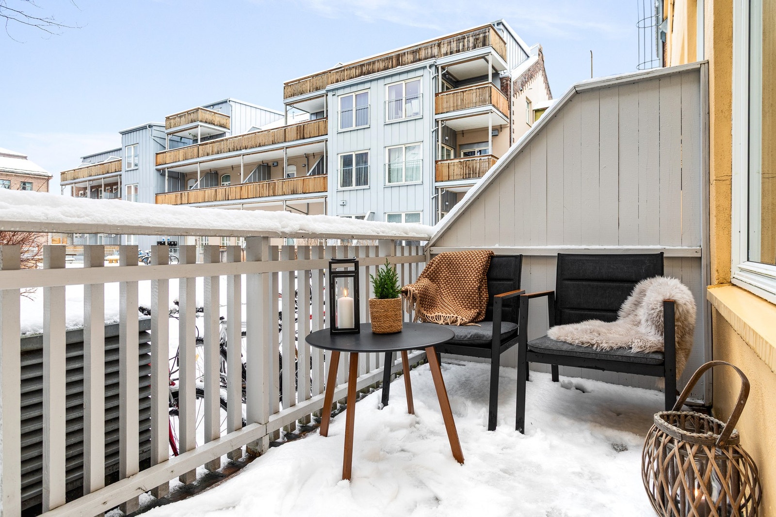 Terrassen er vestvendt med ettermiddags- og kveldssol. Galleribilde