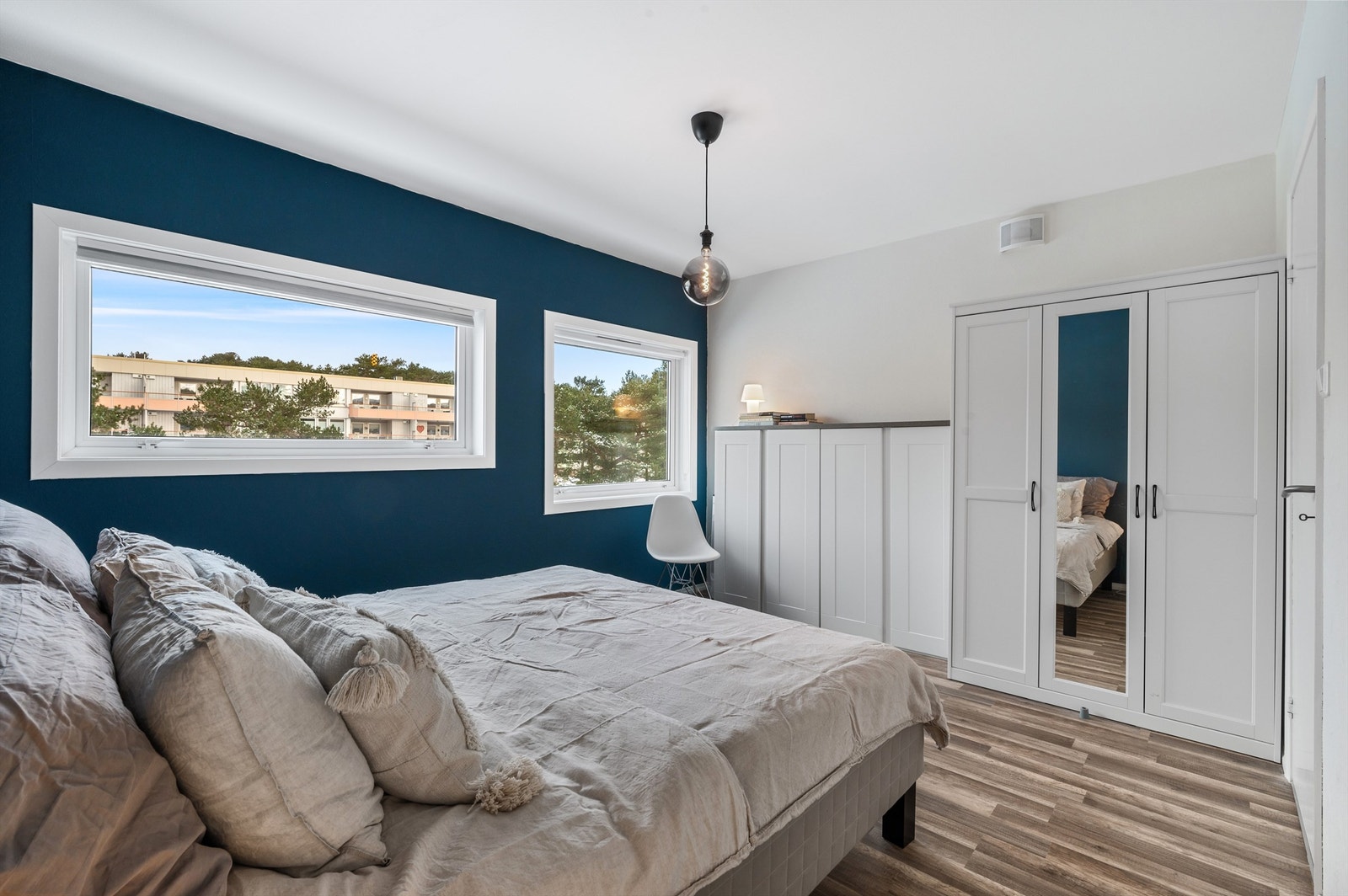 God plass til garderobeskap. Galleribilde