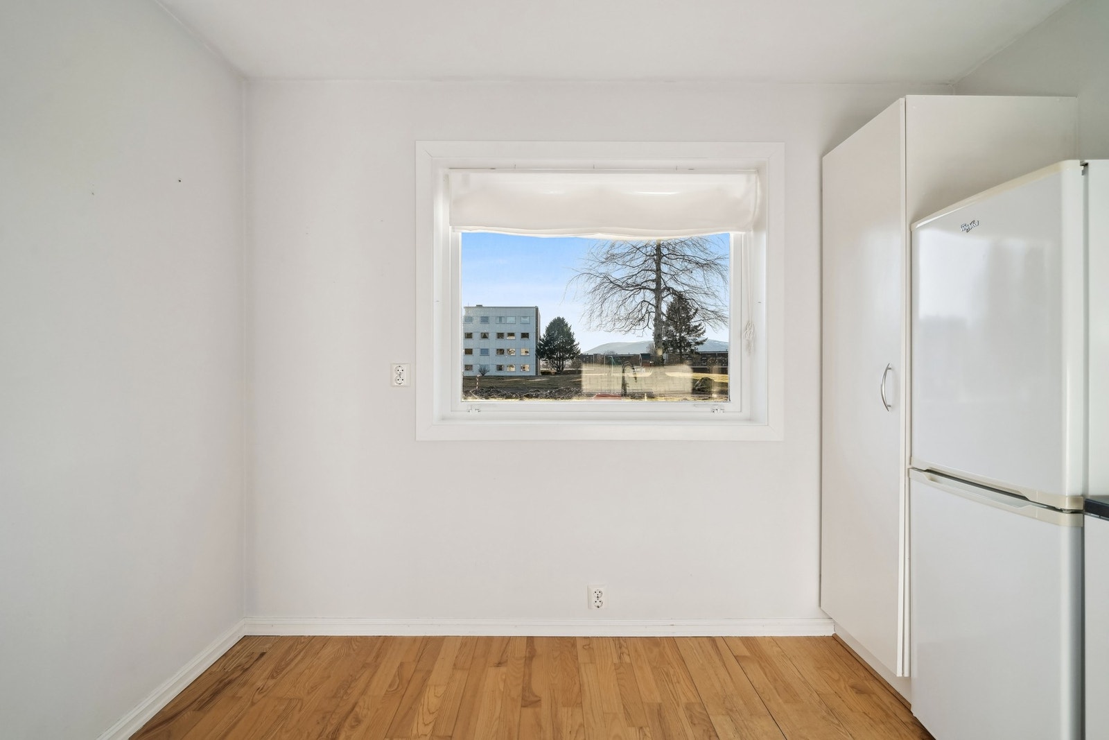 Det er god plass til en spisegruppe på kjøkkenet. Galleribilde